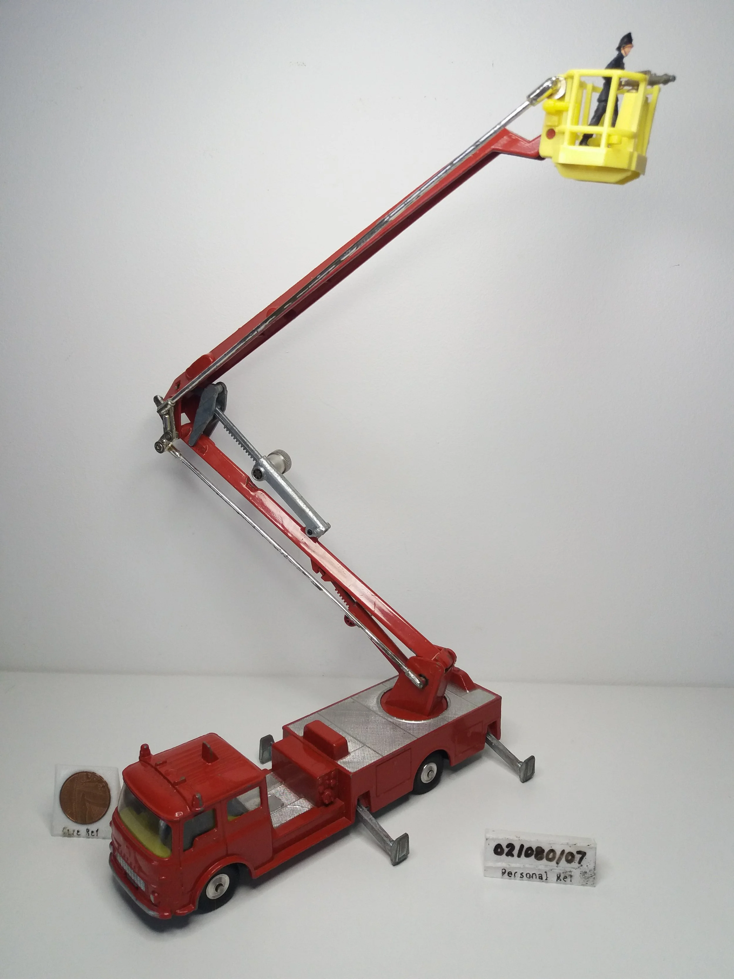 #1127 - Simon Snorkel Fire Engine (Boxed) - Corgi Major