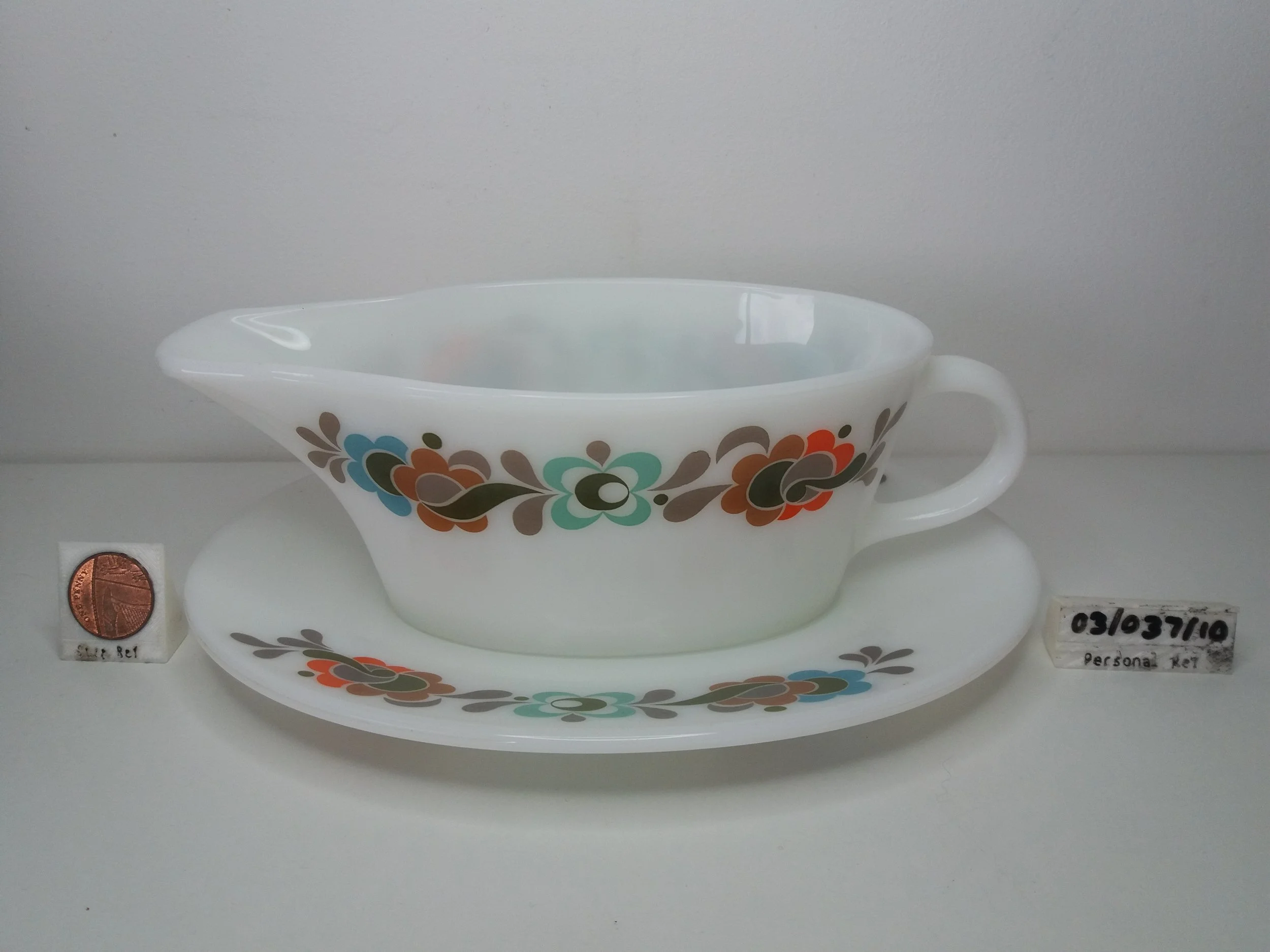 1970s | JAJ Pyrex Carnaby Gravy Boat & Rest