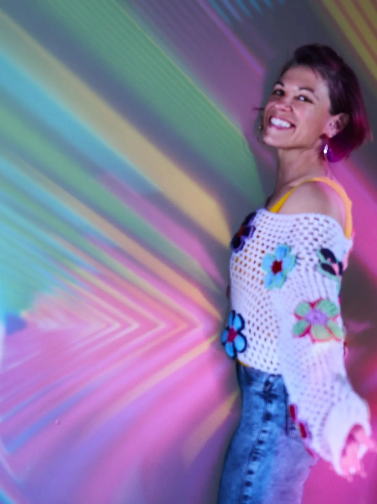 1.) In my 60 second portrait experience, the background changes constantly, so you can't predict what will be behind you when the image is captured. 
2.) I was taking selfies, with the camera on a 2 second timer, and I'd run in front of the camera an