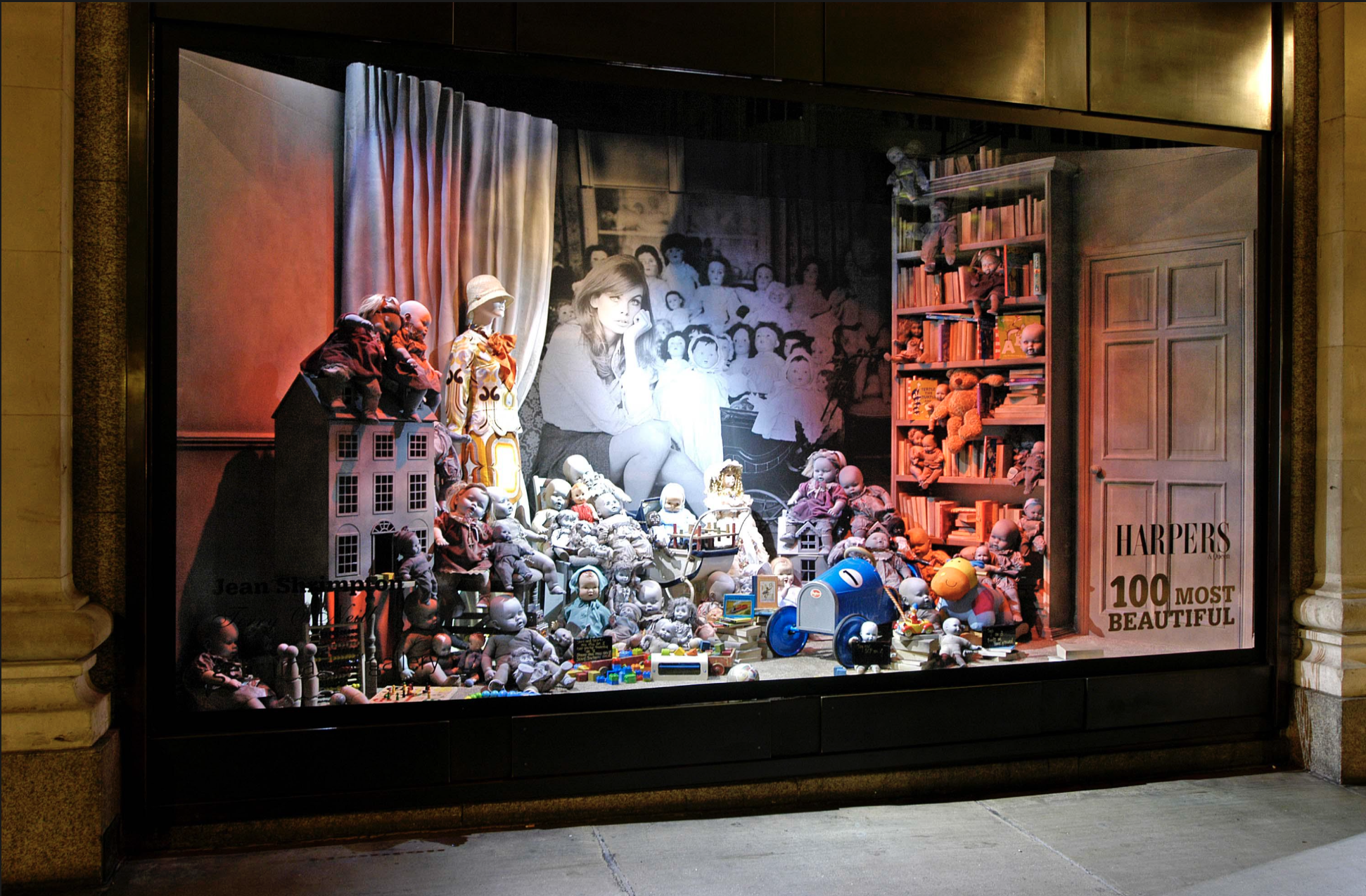 100 Most Beautiful:
A collaboration with Harper's Bazaar and Getty Images. Each window along Oxford Street conceptualized the hundred most beautiful women across decades of style and culture, with side windows dedicated to pivotal films of the time —