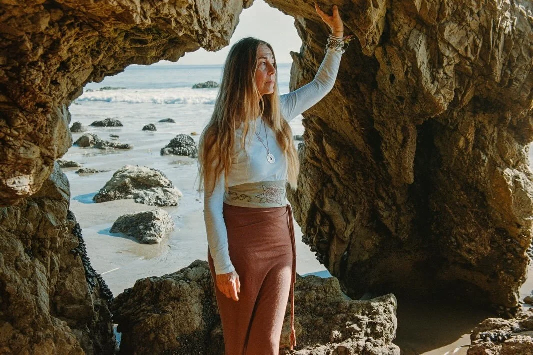 A beautiful photo series of my mother @adivineharmonyofspace wearing her Malili wrap skirt, paired with a talismanic womb belt creation by @iamashleyriver 

📷 : @iamashleyriver