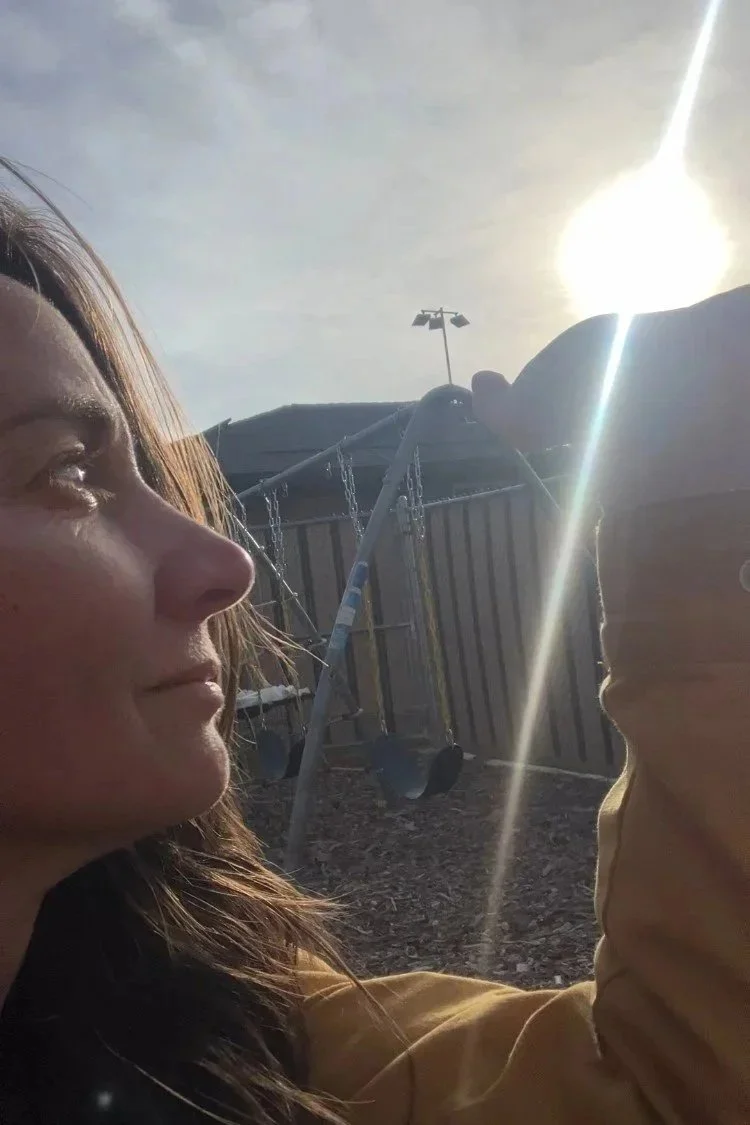 Lindsay Thompson Artist's Bio