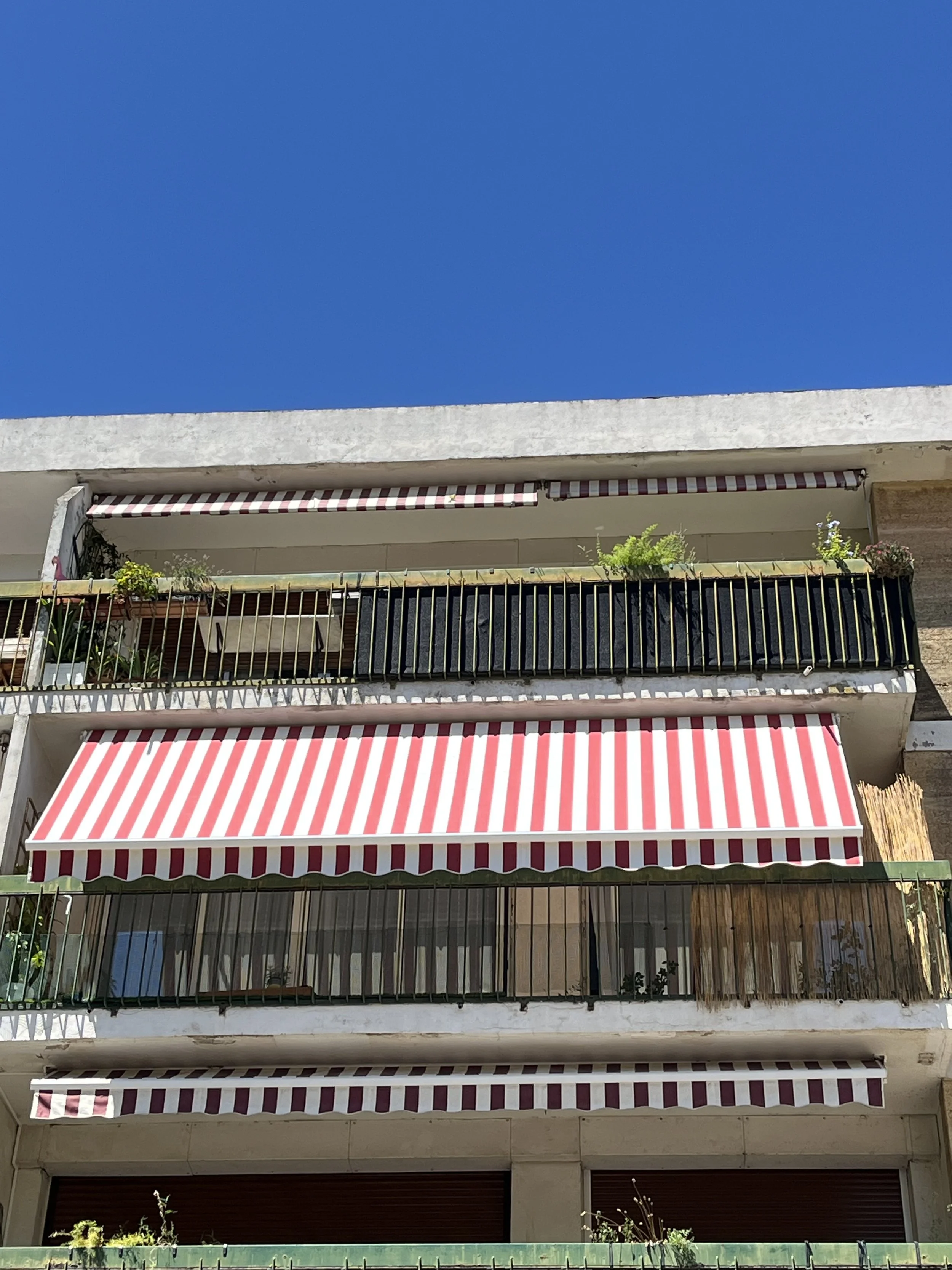Store banne sur balcon à Aix-en-Provence