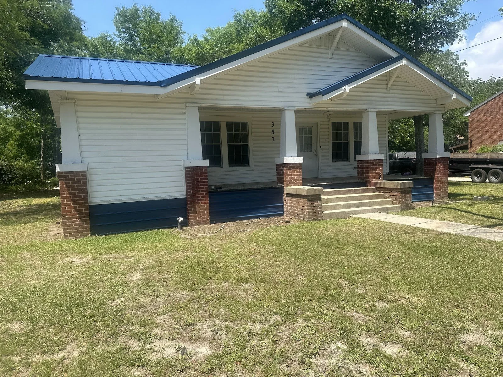 Metal Roof vs. Shingles: Cost, Lifespan, and Which Is Better for Tennessee Homes