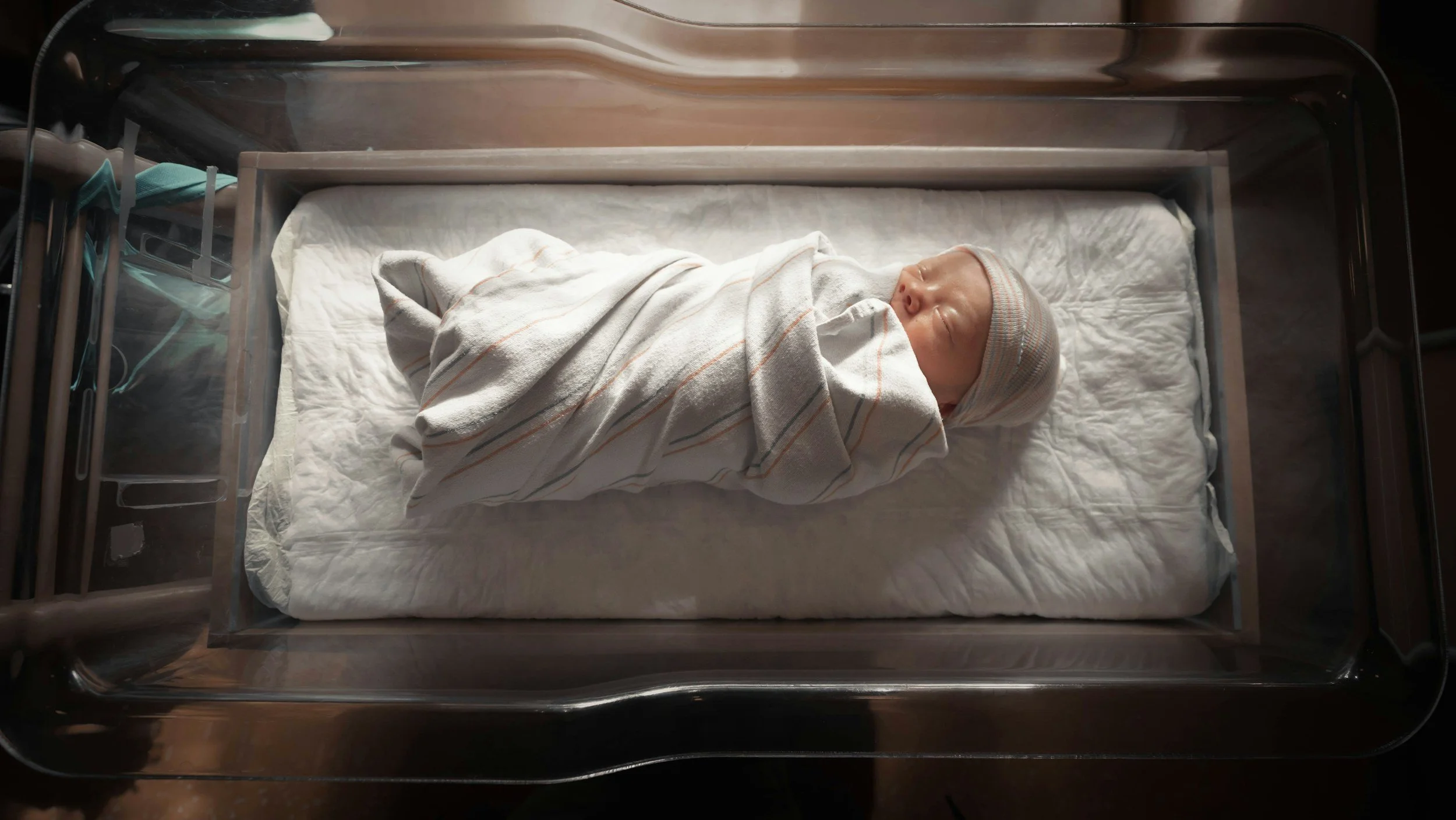 How Much Sleep Does a Newborn Really Need? (0–3 Months)