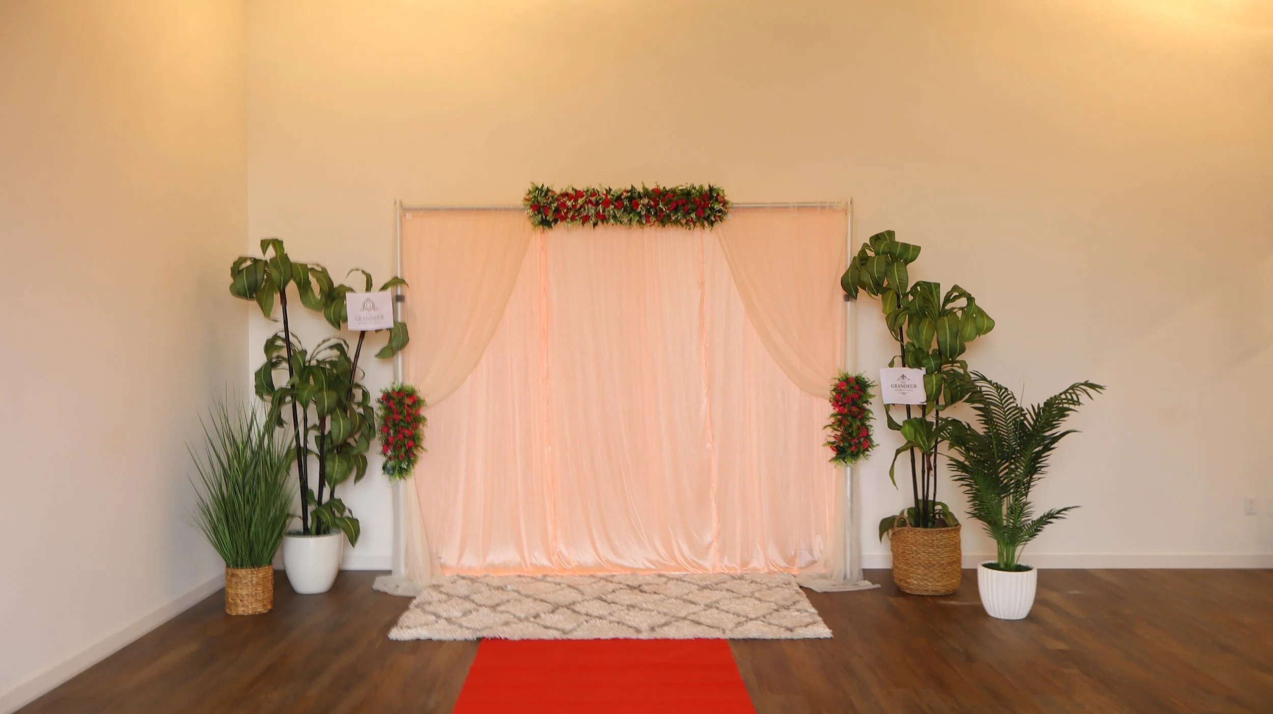 Customizable Large Welcome Room