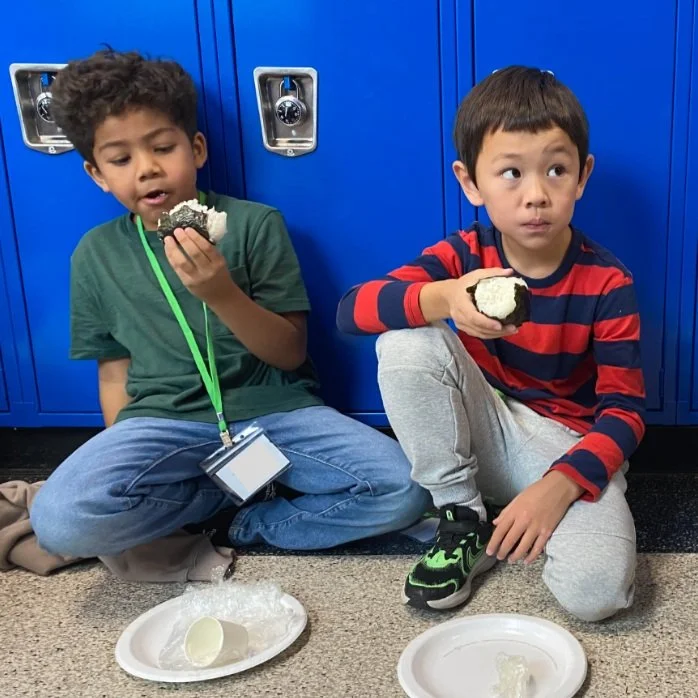 🍙 Learning Through Onigiri Action!

In our latest project-based learning lesson, our elementary students explored Onigiri Action!

They learned about triangular and cylindrical-shaped onigiri, created posters, and shared what they learned through pr