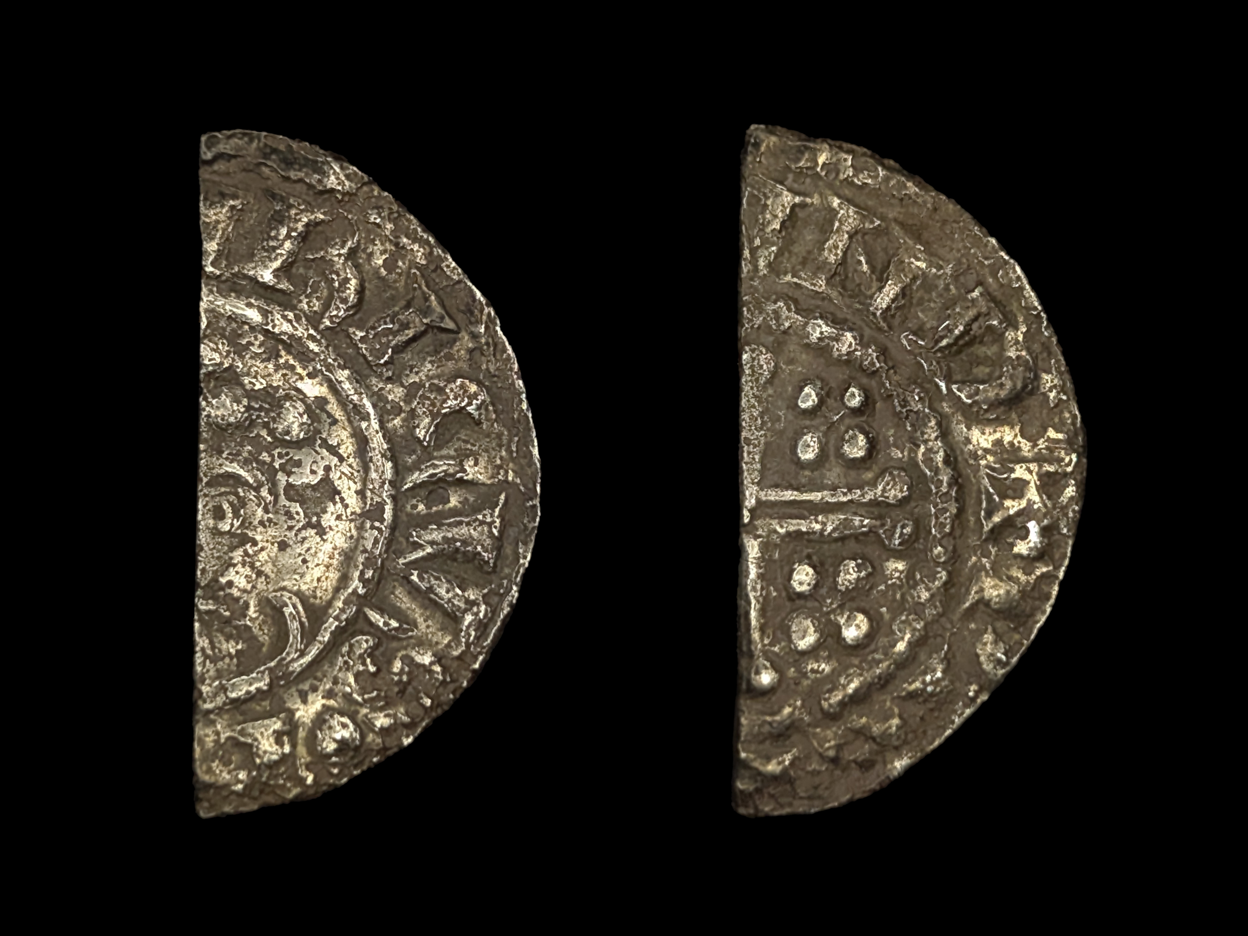 Henry II Halved Penny London Pieres (M) Class 1a5 or 1b1 1180-82 - F - Scarce