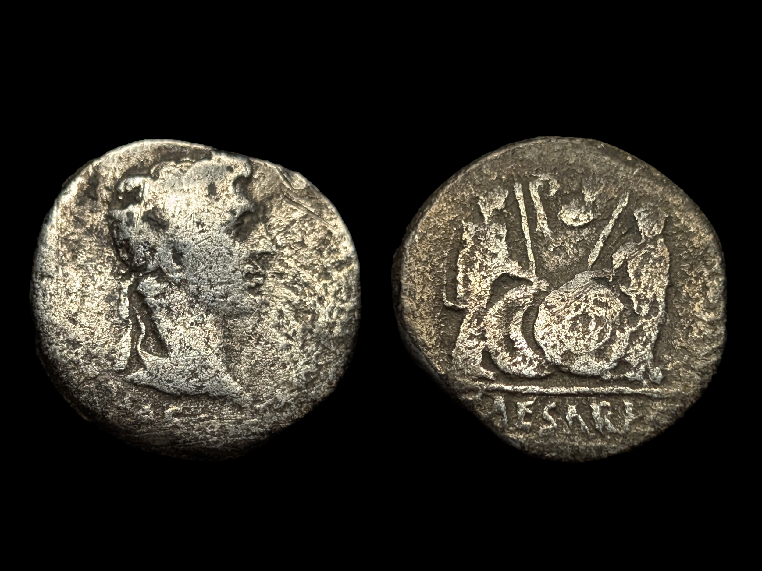 Augustus AR Denarius Gaius and Lucius rev. 27 BC - 14 AD - VG