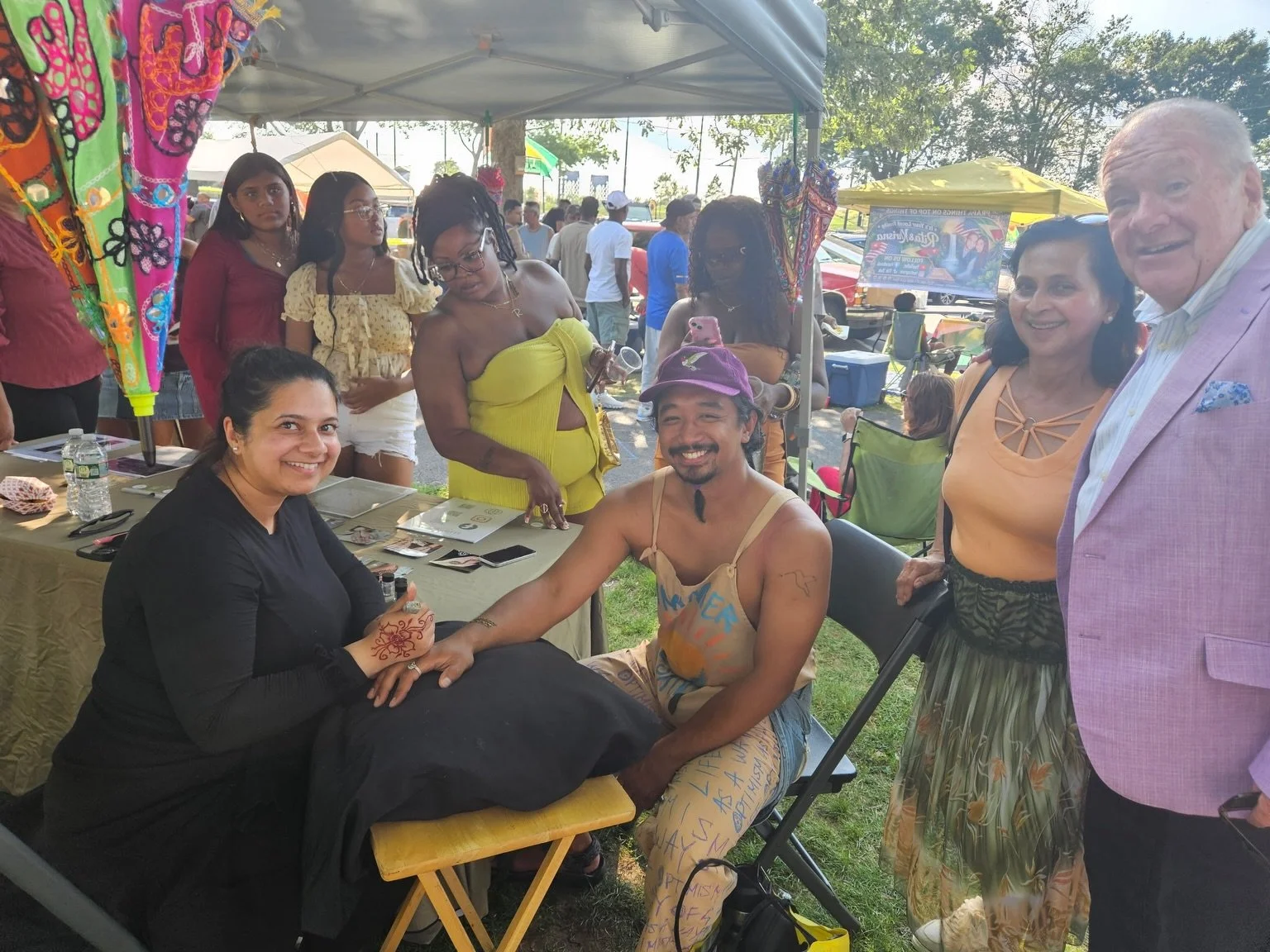 Free henna in Lincoln Park for Jersey City&rsquo;s Family Fun Day! ☀️🌴 Celebrating our beautiful Caribbean culture with the local community was priceless 🫶 

@lincolnparkjcnj 
@jerseycityfamilyfunday 

Jersey City Family Fun Day, Henna Jersey City,