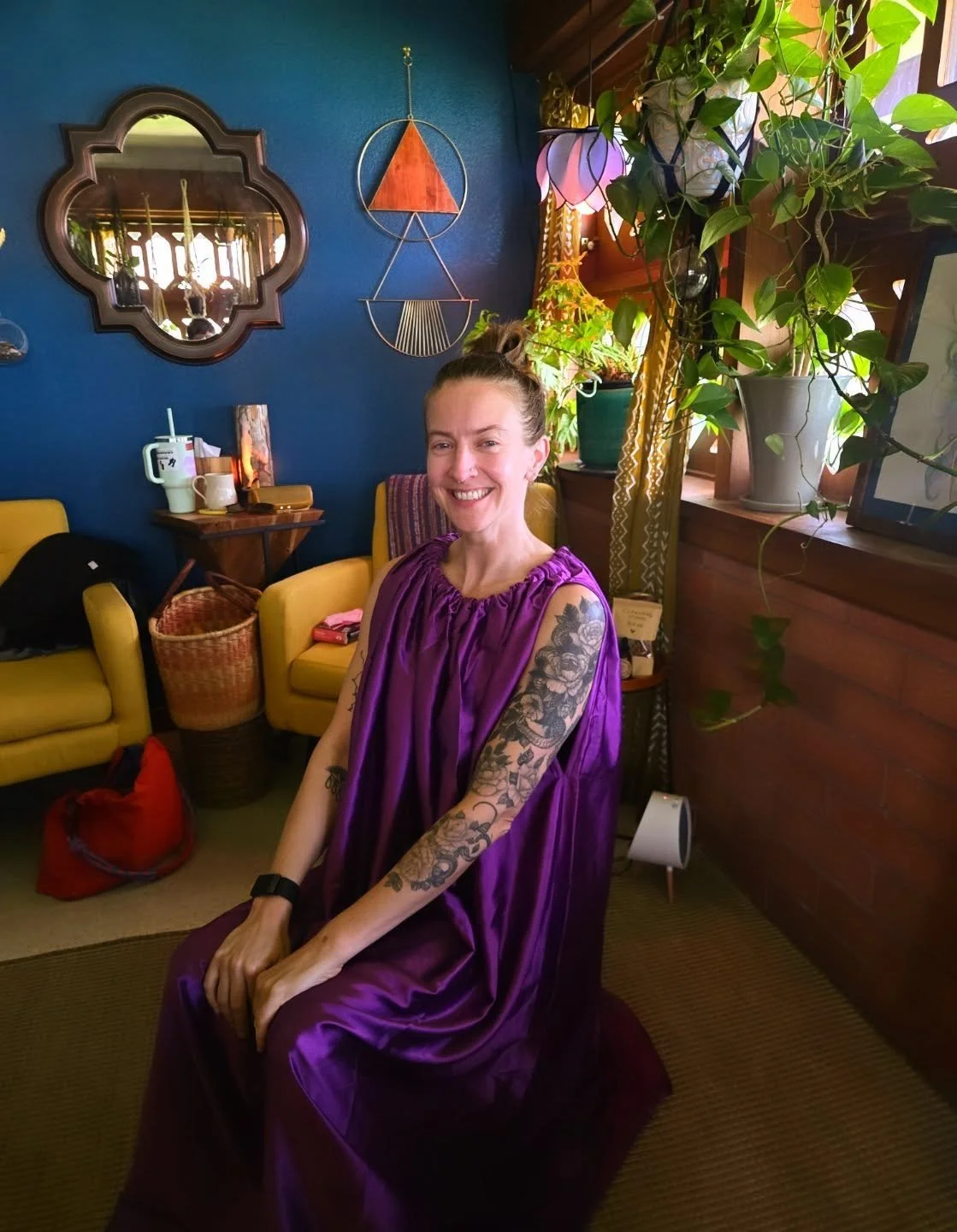 Coming in for p*lv!c care? You may end up in this fashionable silk robe as you steam 🌼 🌸 🌻 steaming before a session softens tissue, addresses many reproductive symptoms, and cleanses the system physically AND spiritually. 🕊 I'm grateful to own a