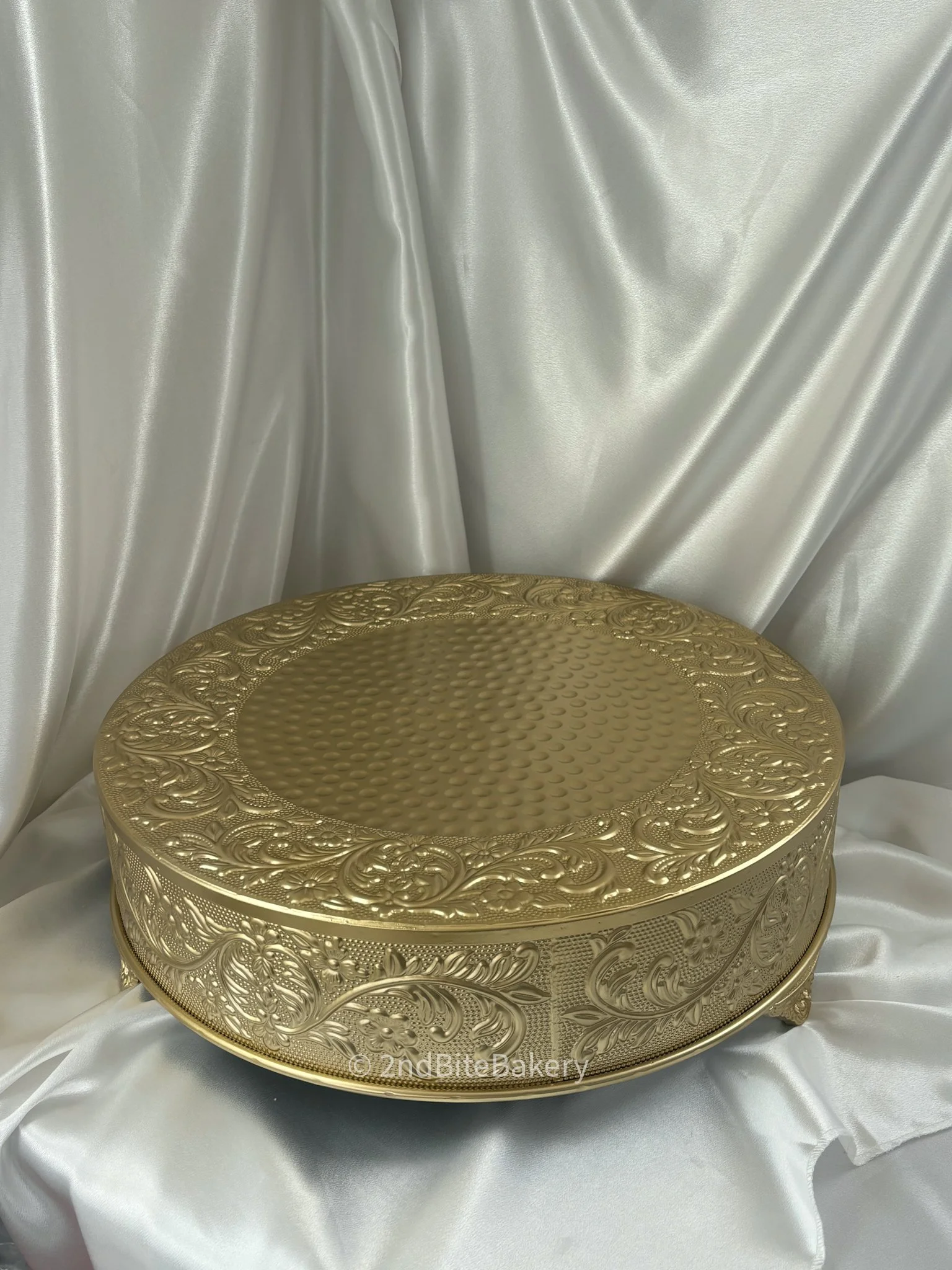 Gold Cake Riser
