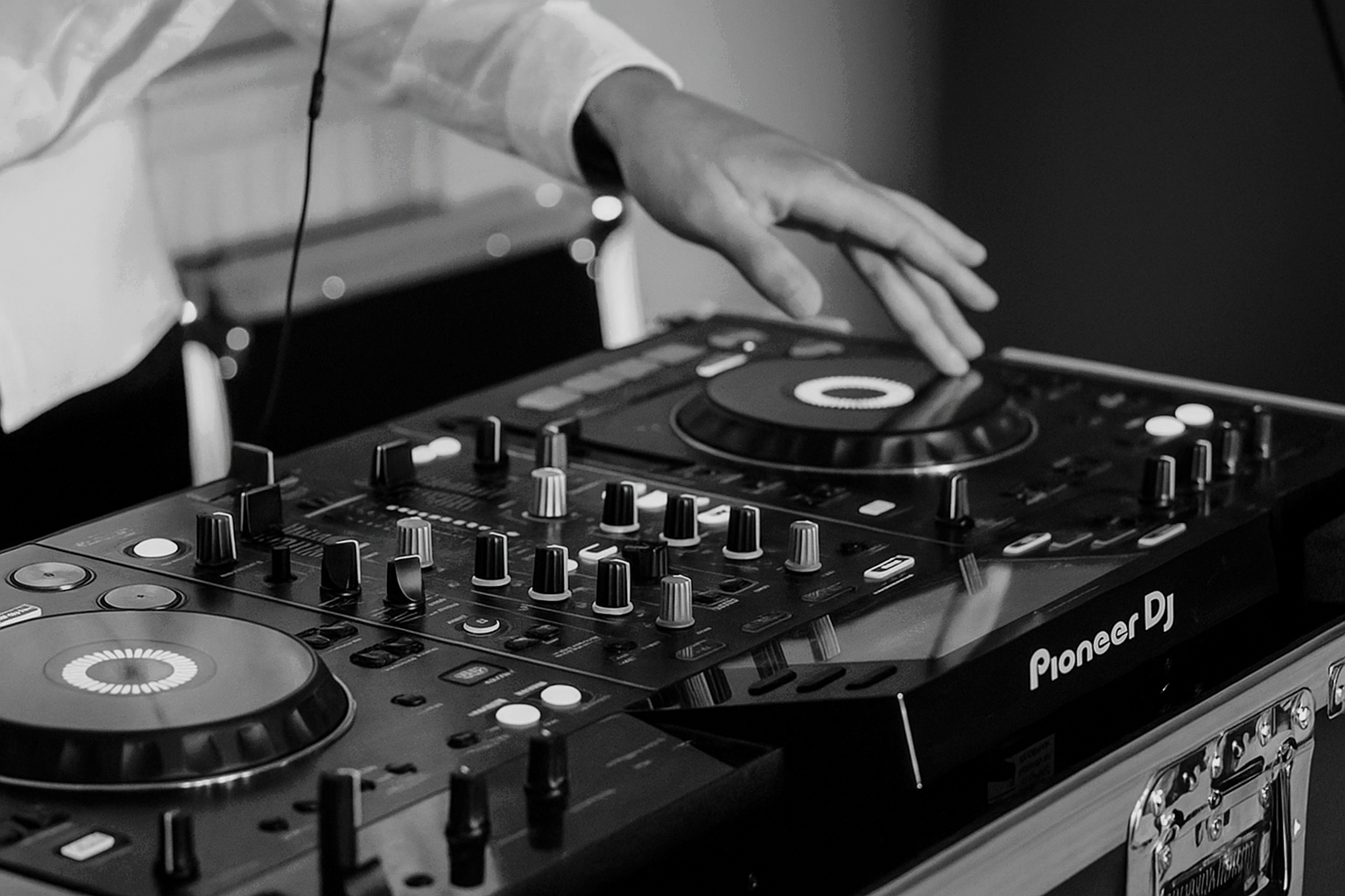 2050 DJ Wanaka, Weddings, Birthdays, Events, Precision-biult sets to ignite your special occation.