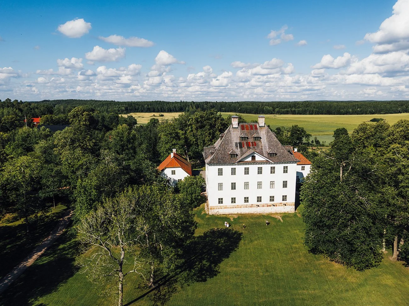 Valokuva Louhisaaren Kartanolinnasta. Ilmakuvia Suomen kartanoista.