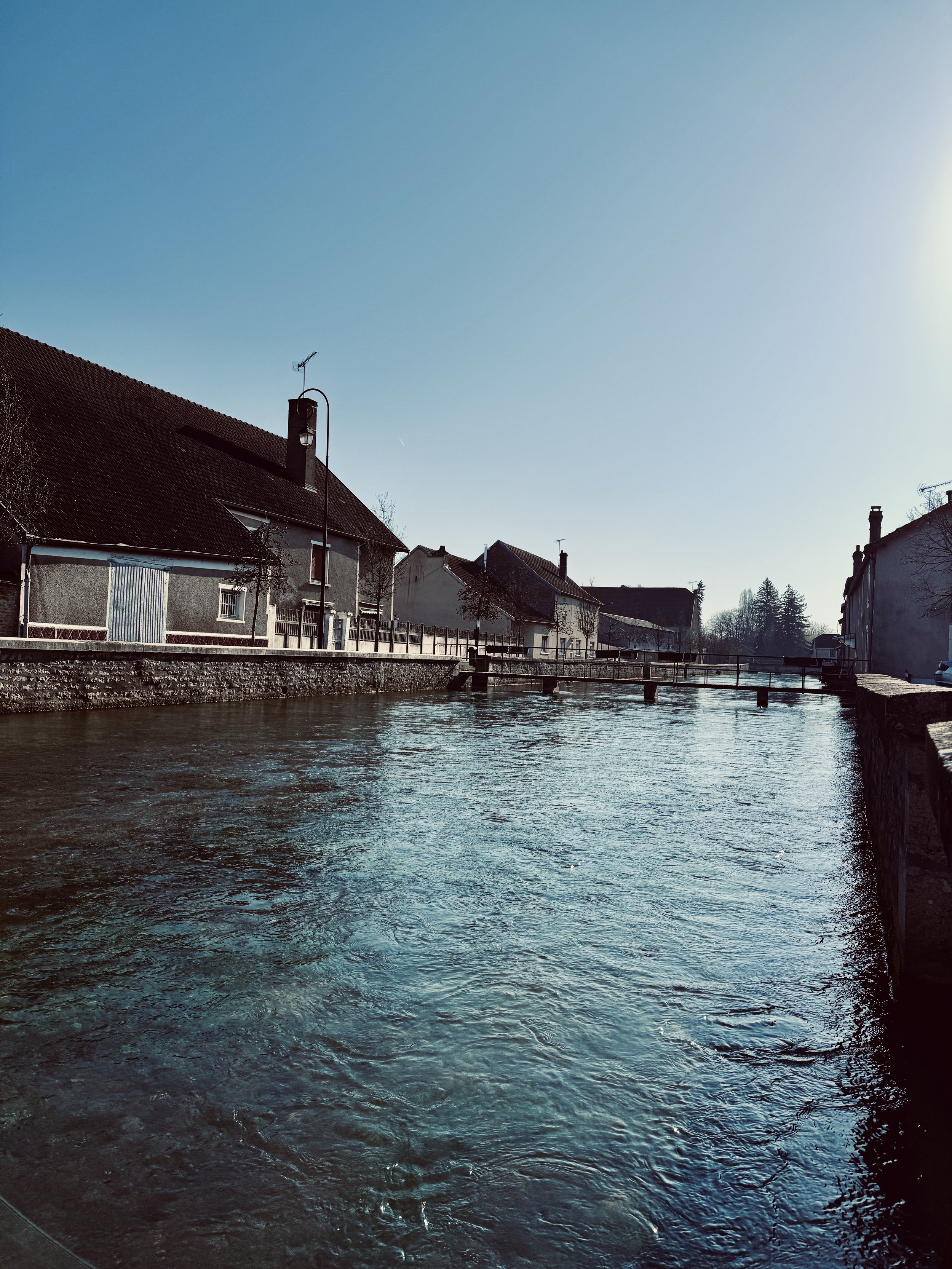 Profitez d'un café matinal face au fleuve, Chez Anne, Orges