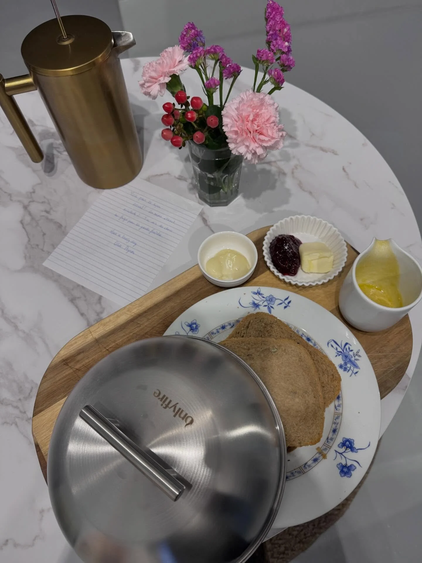 The cutest Thankyou note from last night&rsquo;s guest in her beautiful handwriting. 

#letter #thankyou #gite #hautemarne