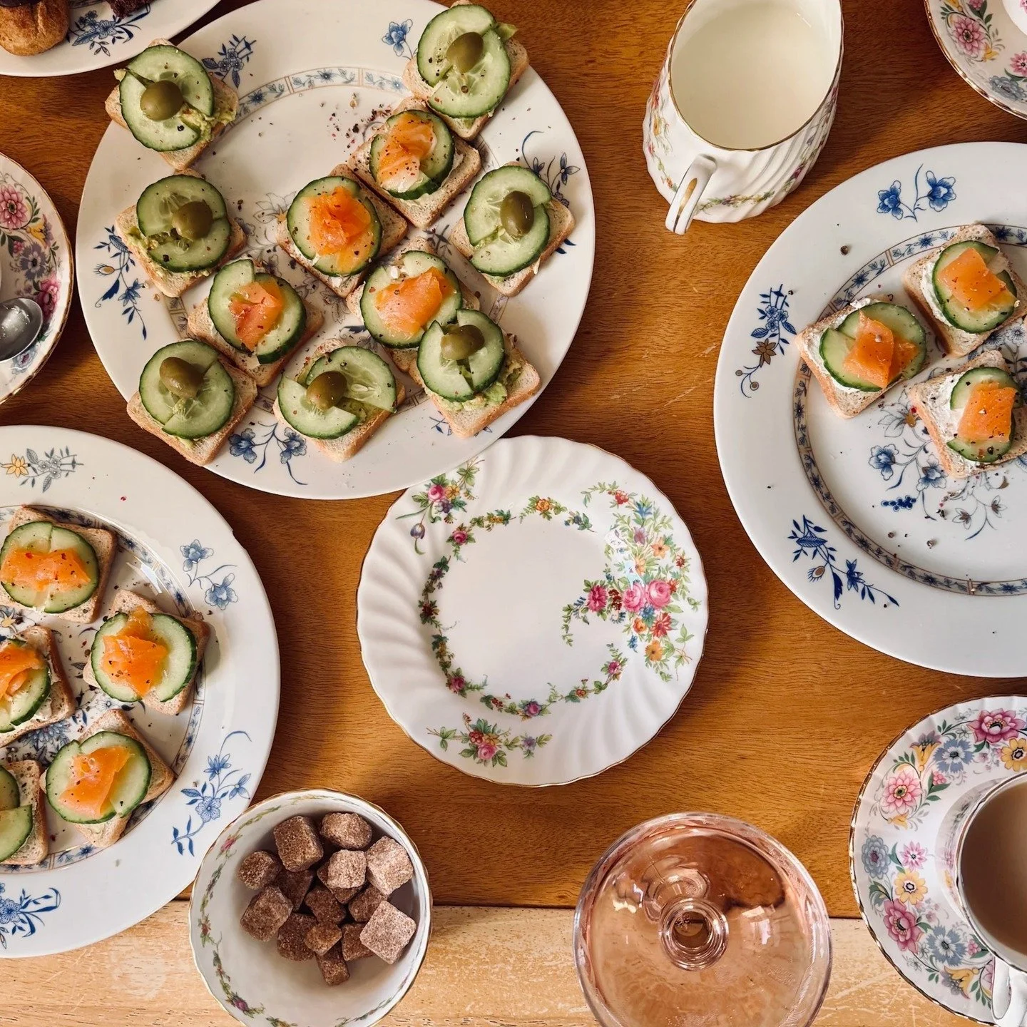 High tea, pink champagne + ska, tried + tested @chez_anne_orges
.
.
.
#GiteDeFrance
#FrenchGetaway
#VisitFrance
#HolidayInFrance
#RuralFrance
#SlowTravelFrance
#FrenchCountryside
#HiddenFrance
#StayInFrance