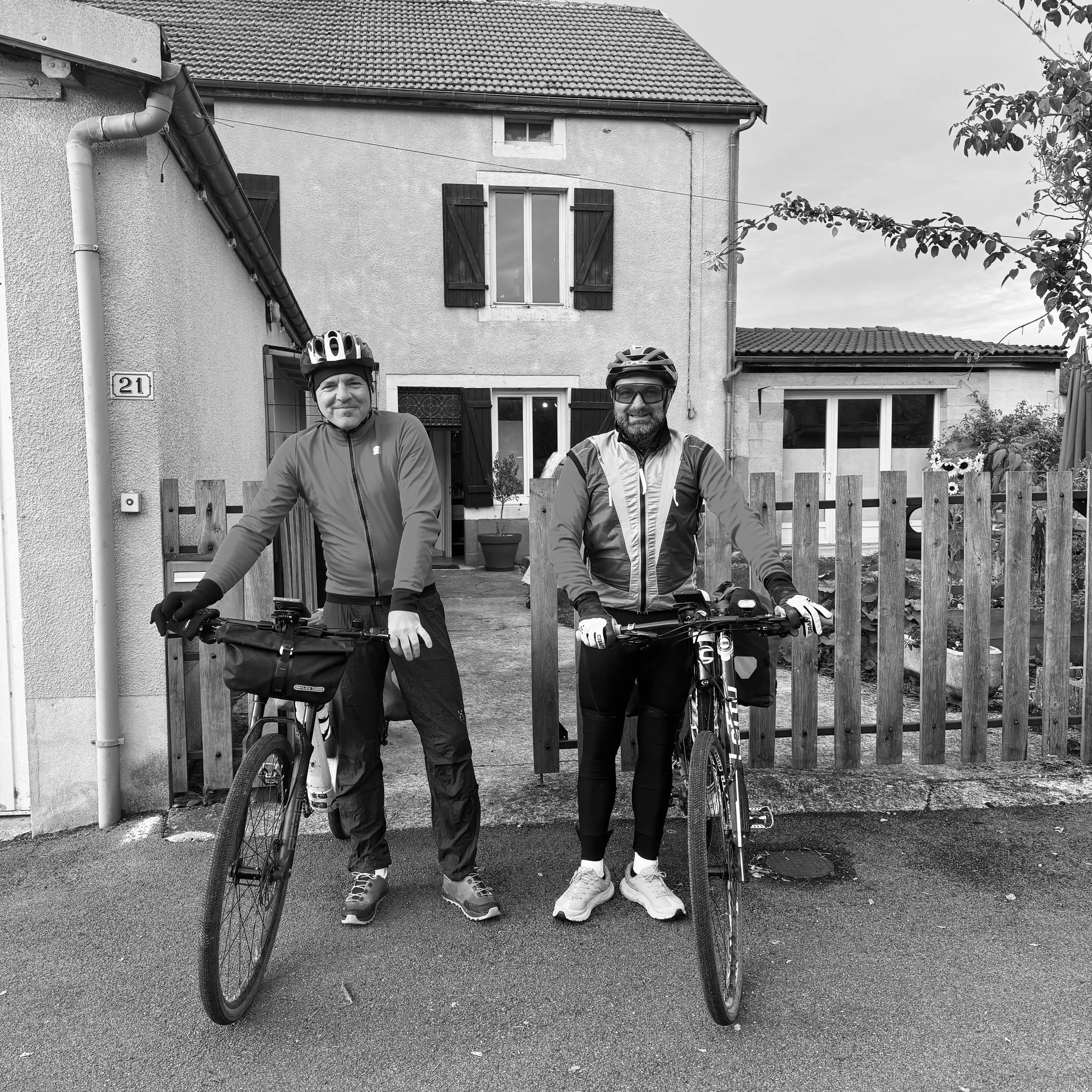 🚲 De Canterbury &agrave; l&rsquo;Italie&hellip; avec une halte chez Anne !

Hier soir, nous avons eu le plaisir d&rsquo;accueillir deux voyageurs italiens qui parcourent la Via Francigena &agrave; v&eacute;lo pour rentrer chez eux. 

Avec environ 10