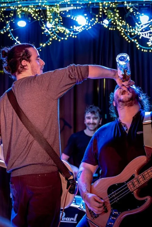 Mystic Sons Calls 'Belly Kiss' a "Smooth and Vibrant Indie-Pop Jam"