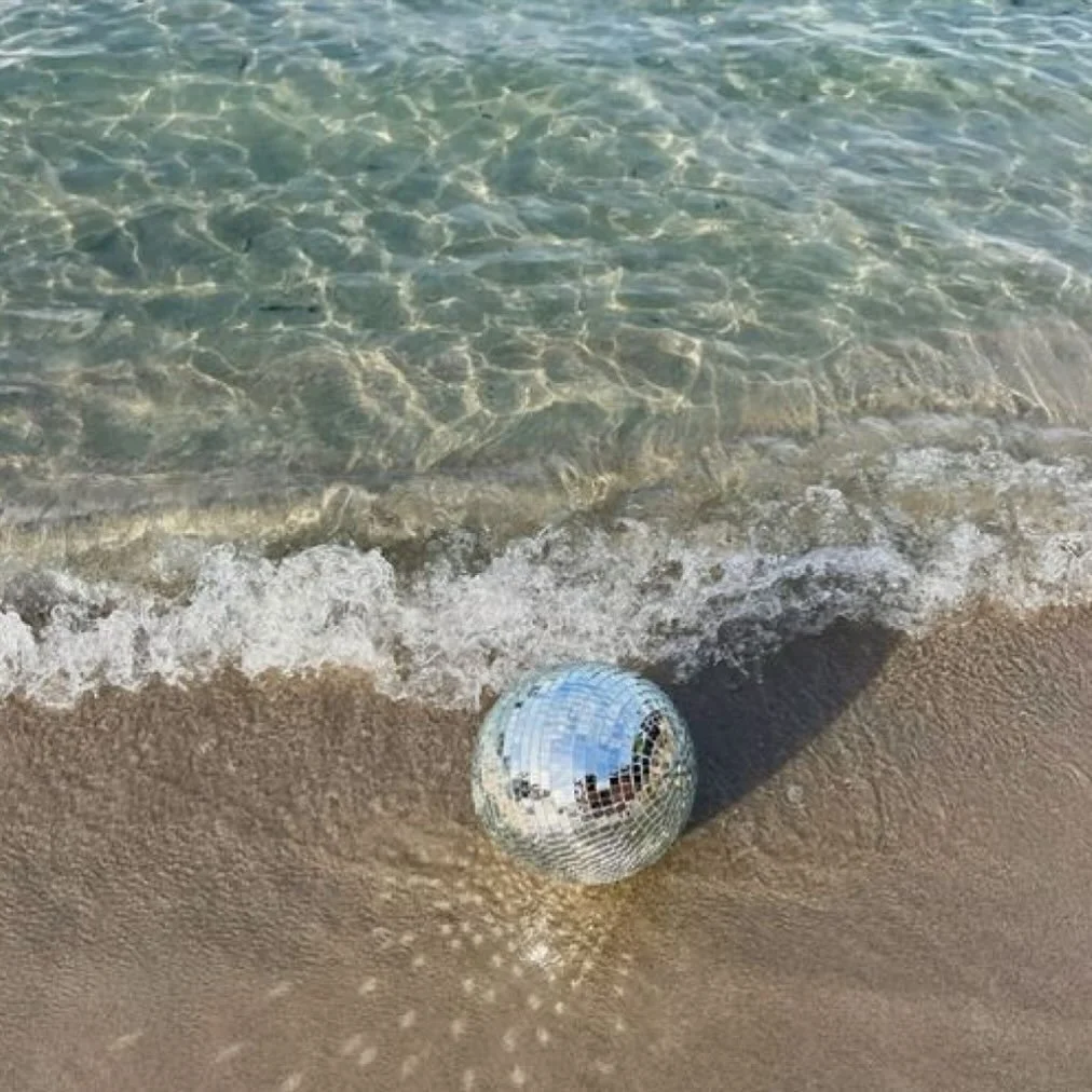 Time to sparkle ✨ 

&bull;
&bull;
&bull;
&bull;
&bull;
&bull;
&bull;
#summer #vacationclub #beach #accessories #comingsoon #luxe #bagcharms #sydney #australia #accessories #vacation #bagaccessories #travel #summerfun #friday #fridayfeels