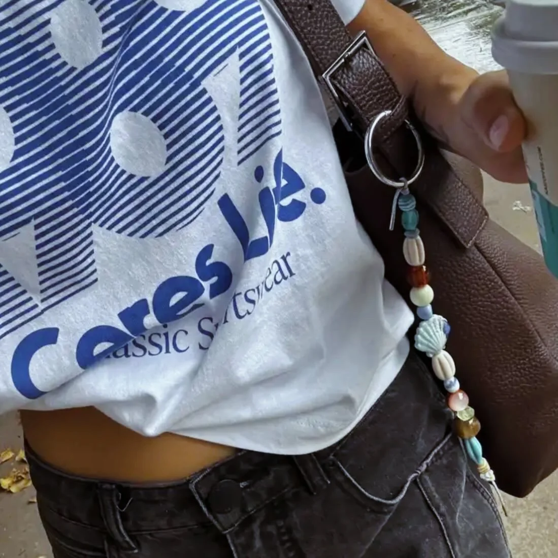 @thesunkissedfolk wearing our Palawan Bag Charm 🫶🏼
&bull;
&bull;
&bull;
&bull;
&bull;
&bull;
&bull;

#summer #vacationclub #beach #accessories #bagcharm