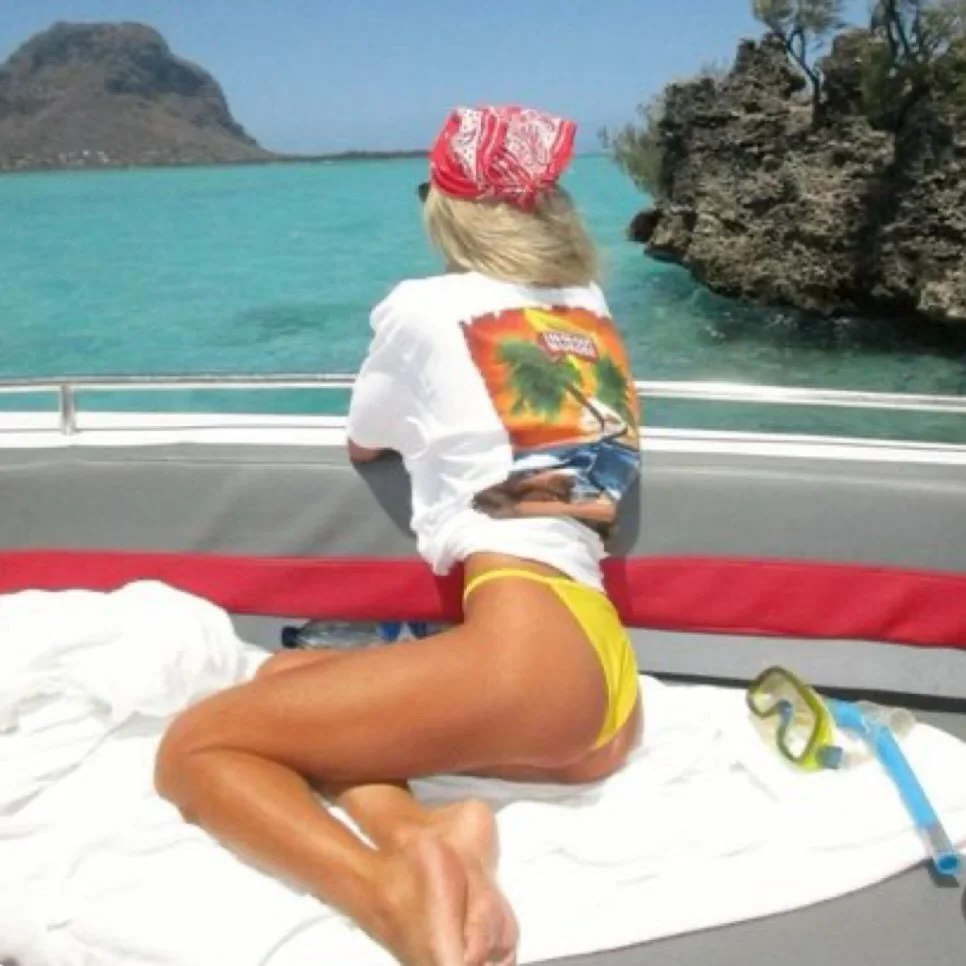 Goodbye Summer, hello Autumn 🩵 
&bull;
&bull;
&bull;
&bull;
&bull;
&bull;
Image @pinterest
#summer #vacationclub #beach #accessories #bagcharms