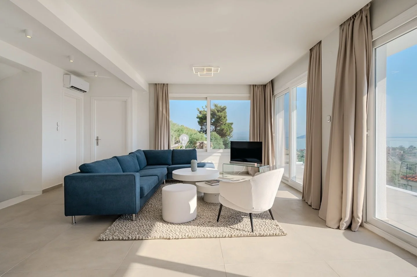 Every detail tells a story.
From architecture to ambiance, our latest showcase highlights the beauty of Villa Seahorse.

At Metsikas Group, we don&rsquo;t just capture spaces &mdash; we bring out their full potential. 📸

#MetsikasGroup #PropertyShow