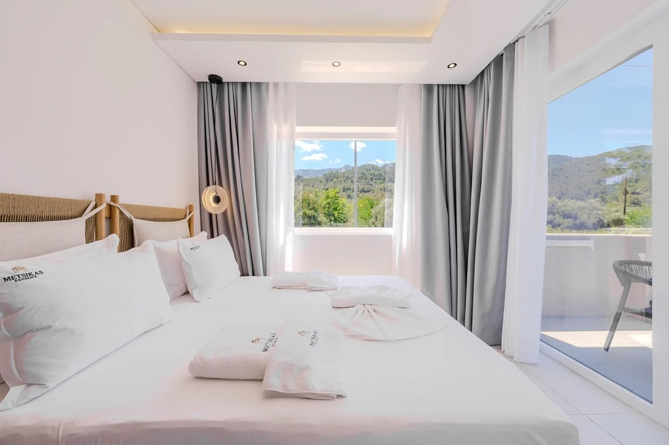 A room designed for calm moments and effortless comfort.
Another property highlight captured by Metsikas Group.

#MetsikasGroup #HotelShowcase #InteriorPhotography #HospitalityGreece #PropertyPromotion #TravelGreece #DesignInspiration #HotelRoom #Lux