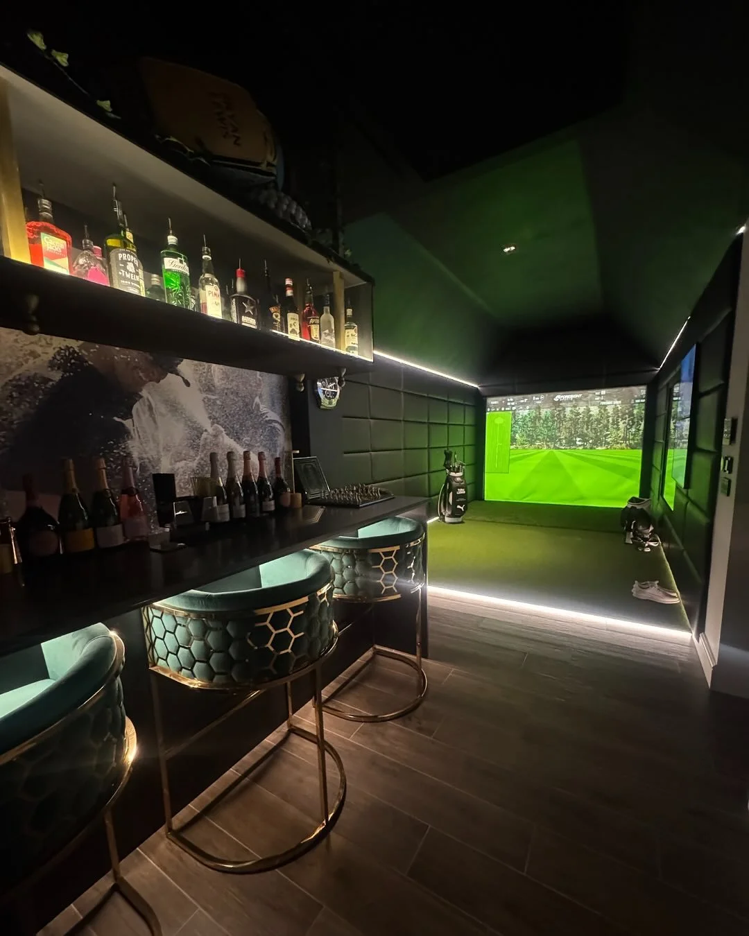 A space built to perform.
Our latest bespoke project blends a full simulator suite with a luxury bar and lounge &mdash; designed for play, practice, and unwind.
Handcrafted finishes. Tour-level technology. @foresighteurope Every detail considered.
Le