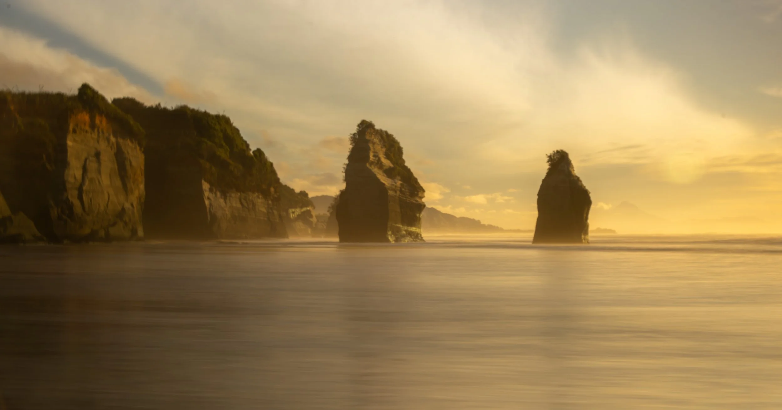 The 3 sisters i kveldsdis.jpg