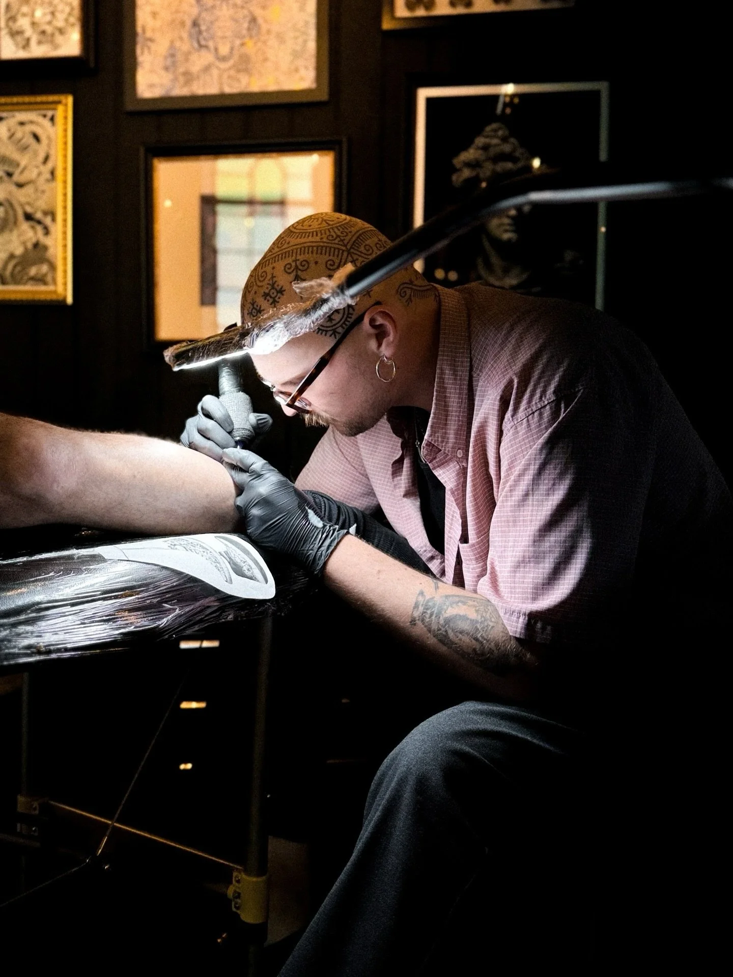 ARTIST SPOTLIGHT @jasonkeehntattoo 

The one and only Jay!
Award winning, lgbt surrealism artist who has the longest legs this side of Sussex.

Jay&rsquo;s style involves reimagining real things under a different light. He likes his work to tell a st