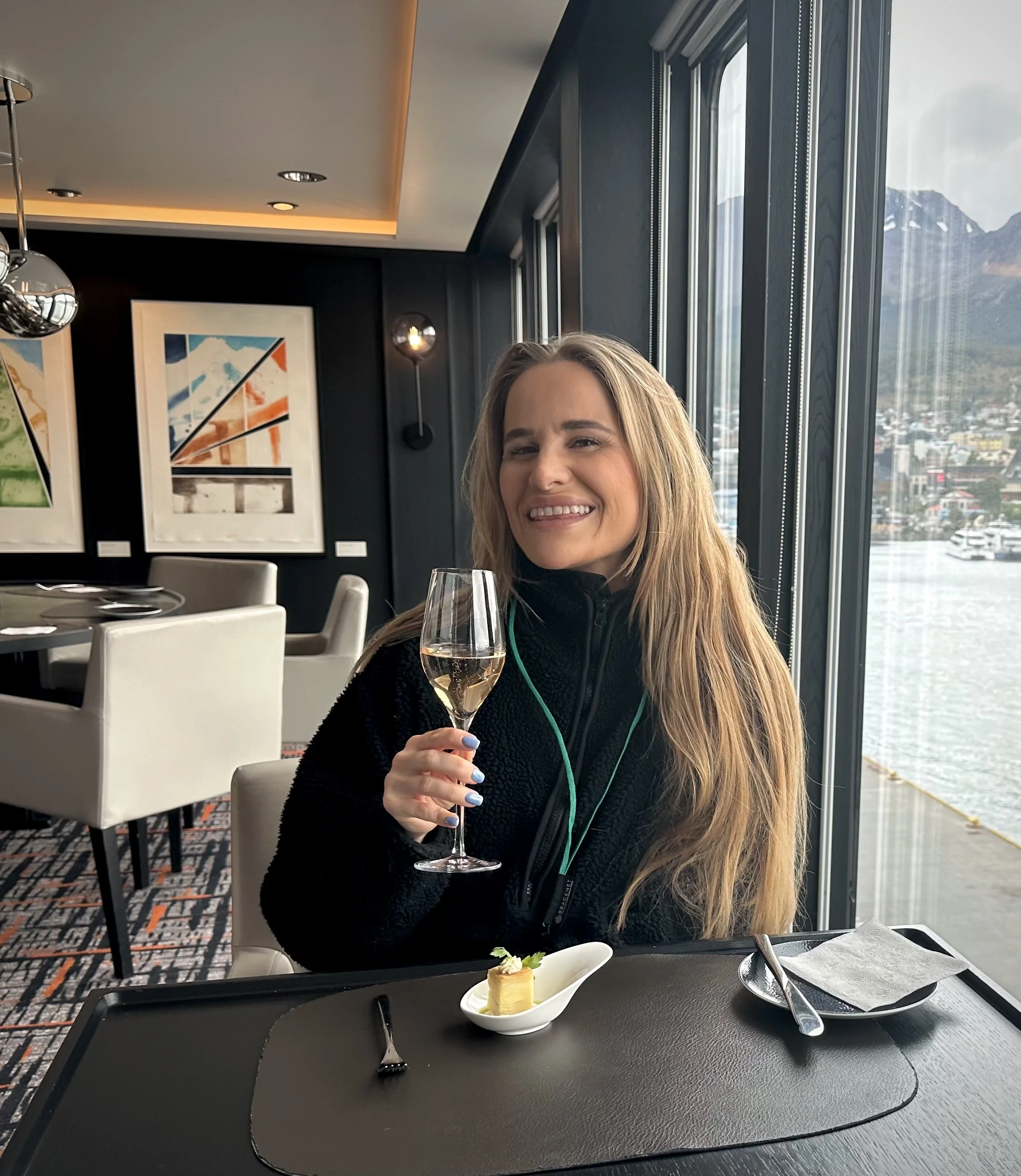 Relaxed dining atmosphere onboard an HX expedition ship in Norway, where comfortable everyday clothing is the norm.