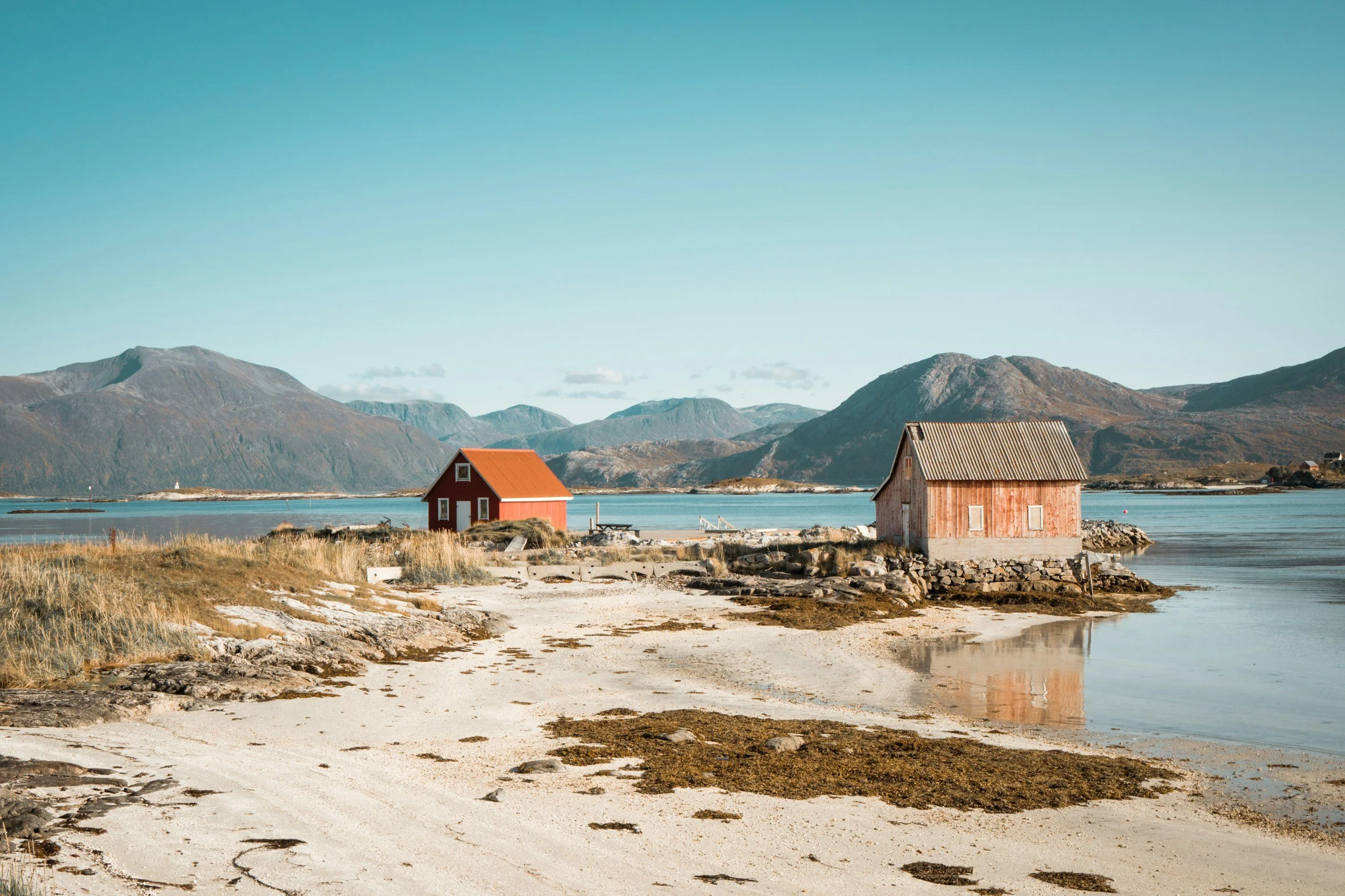 Lofoten vs Tromsø: Which Is Better for Your Trip?