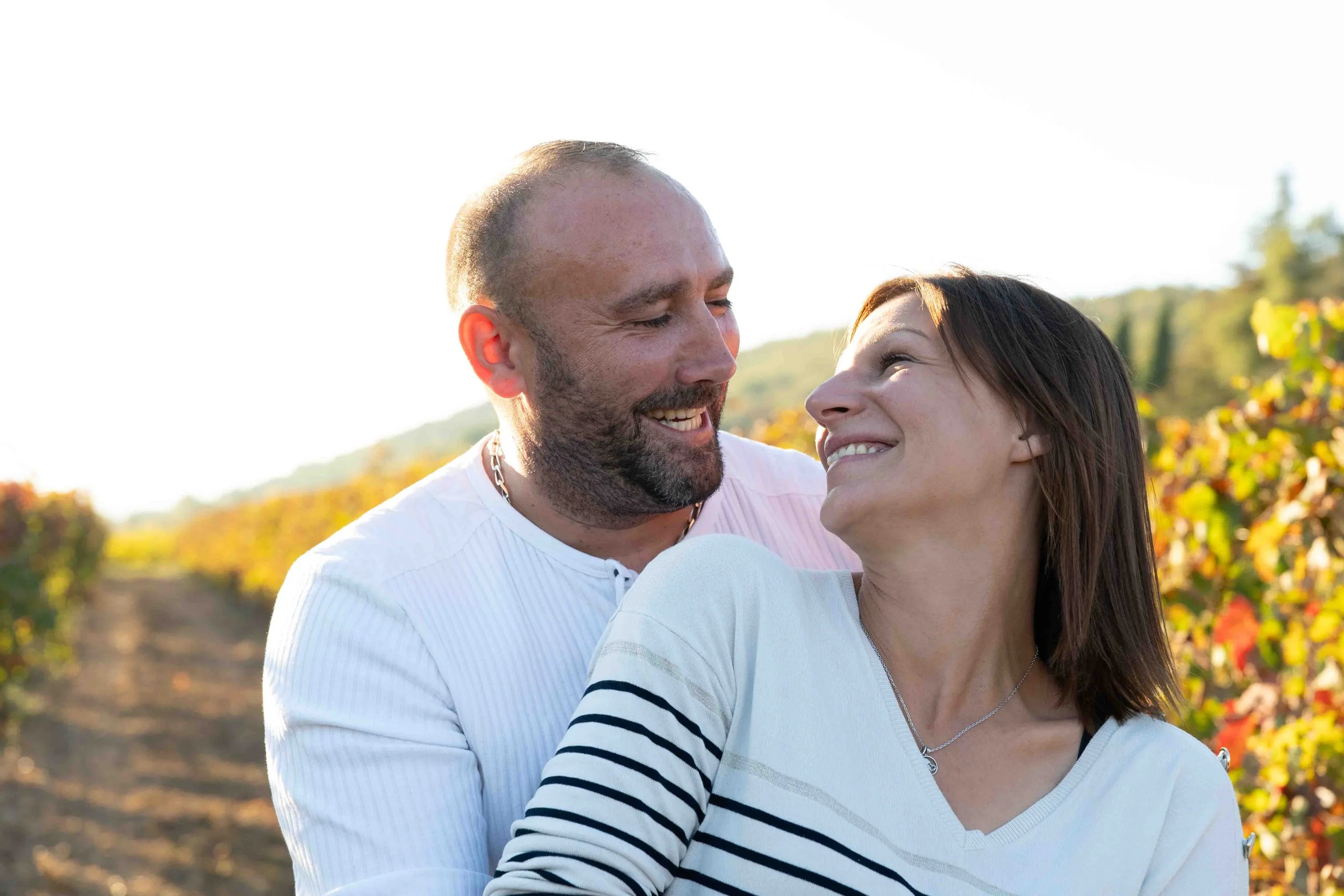 Pourquoi faire une séance couple avant le mariage ? (et ce que cela change vraiment)