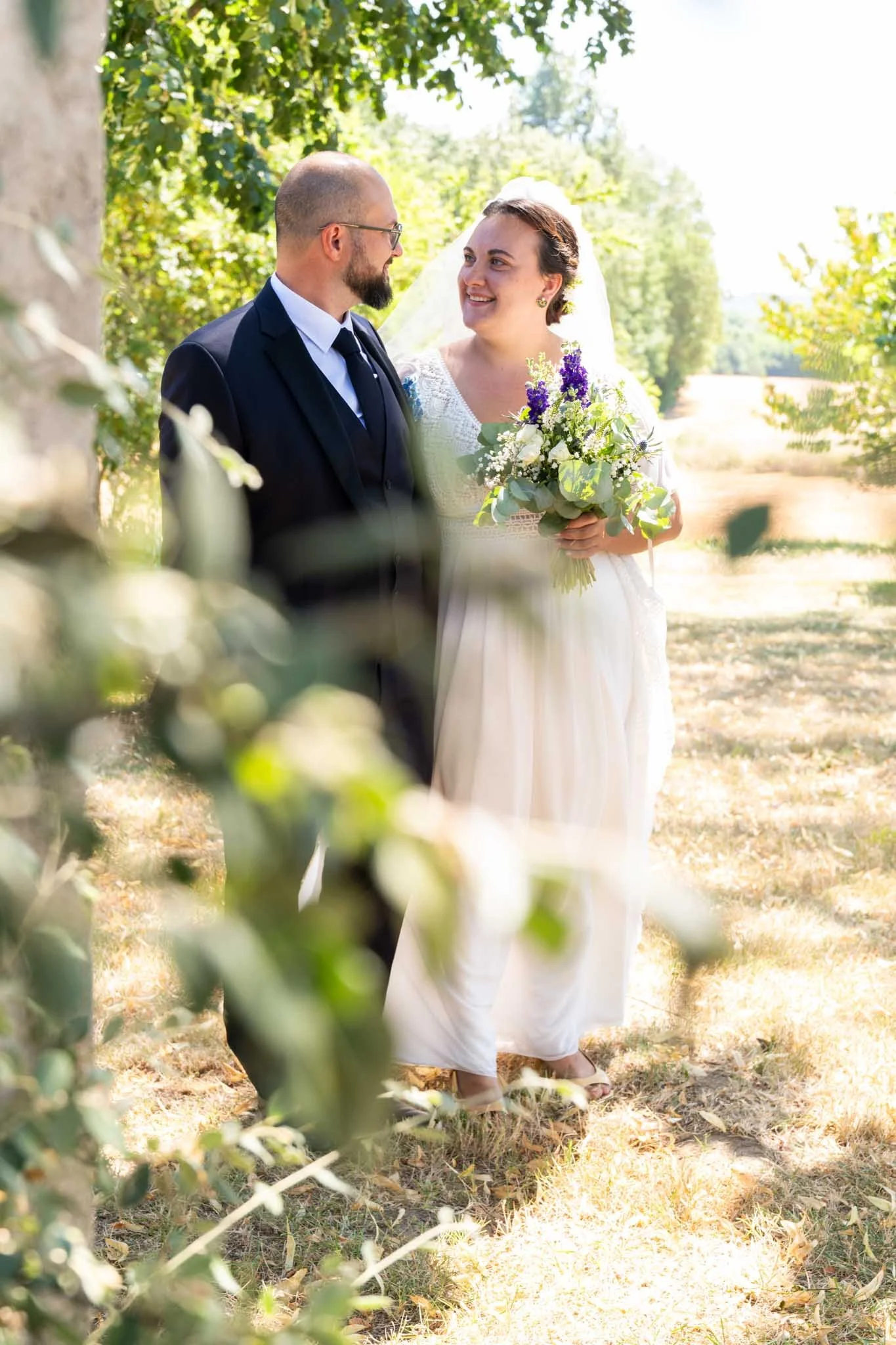 First look des mariés avant la cérémonie, photographe mariage Livron sur Drôme Drôme