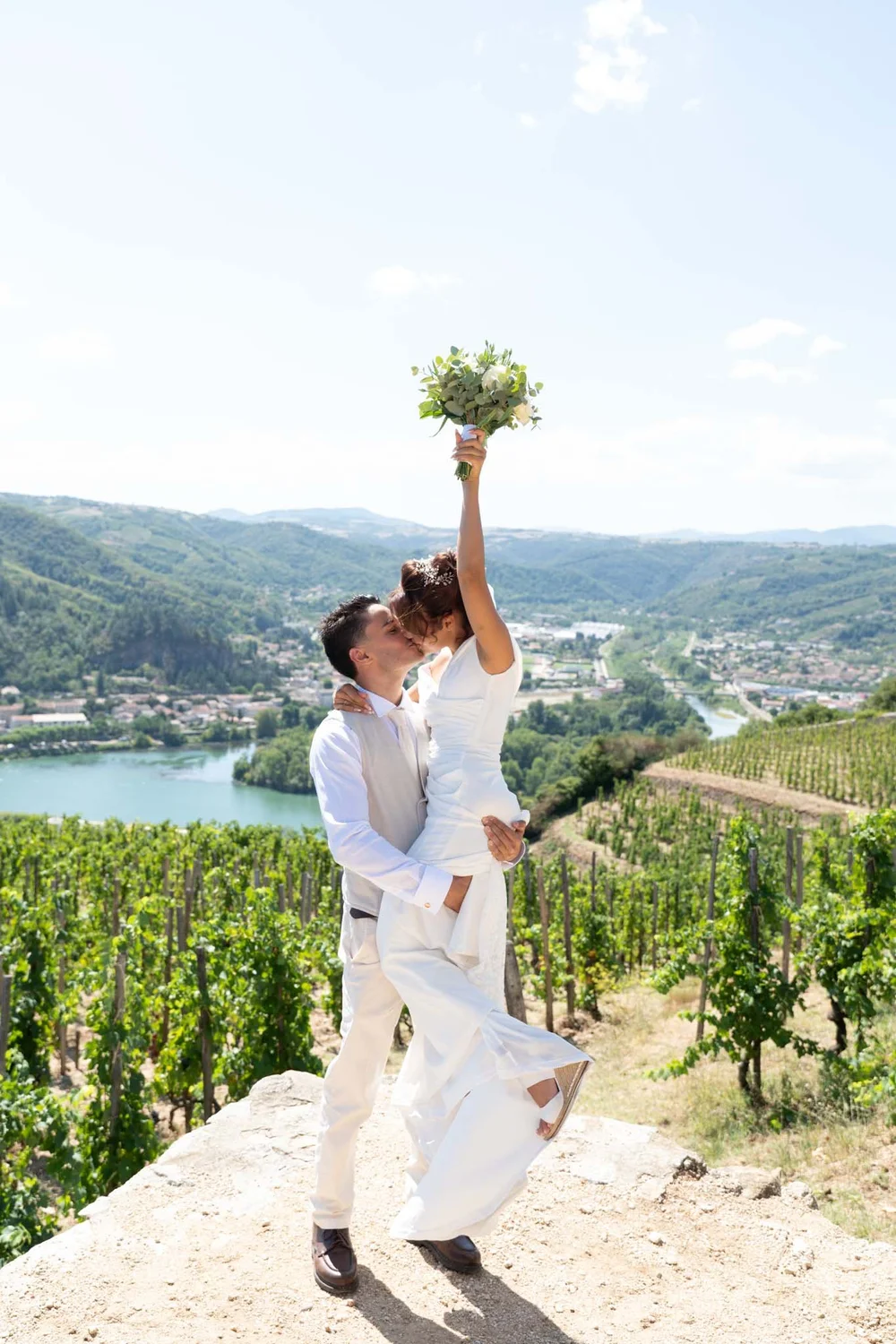 Photographe mariage Drôme, photos de couple naturelles
