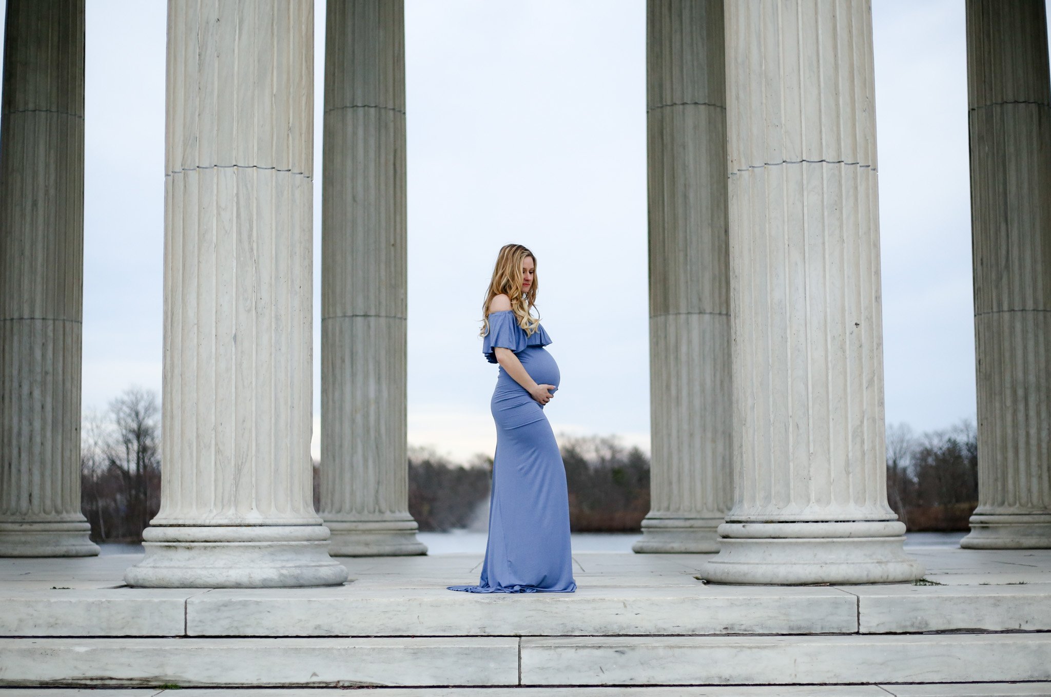 Providence maternity photographer capturing expecting mom at Roger Williams Park