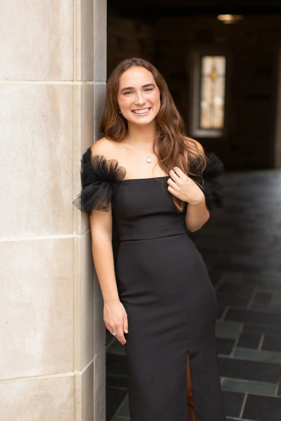 What to Wear for Senior Pictures -Girls: Senior Photo Outfit Ideas That Photograph Beautifully