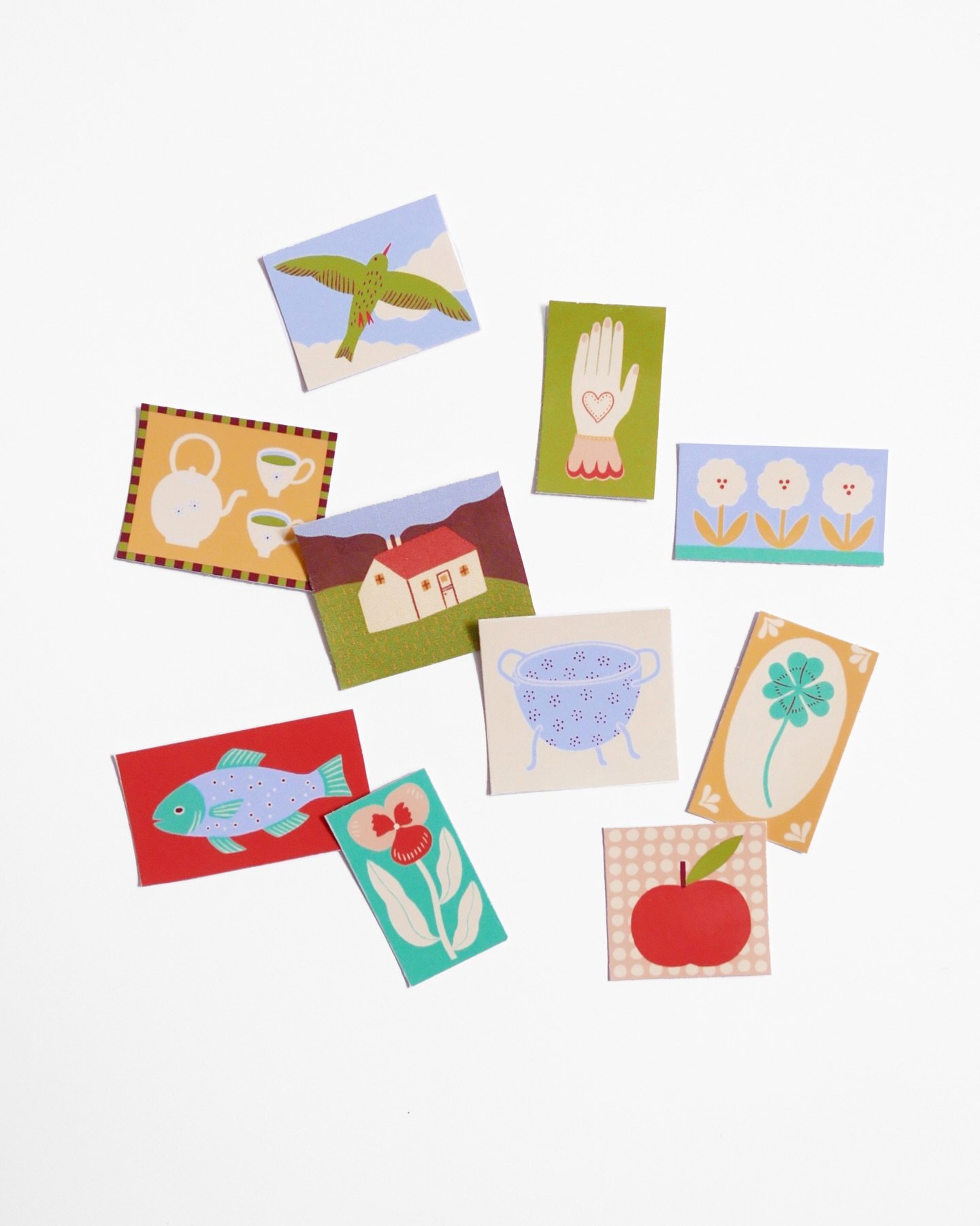 Les nouveaux packs de stickers sont en ligne depuis deux semaines, et ils ont d&eacute;j&agrave; re&ccedil;u un tr&egrave;s bel accueil.
Un immense merci pour vos commandes et vos mots, j&rsquo;ai h&acirc;te de les voir d&eacute;corer vos carnets.✨
V