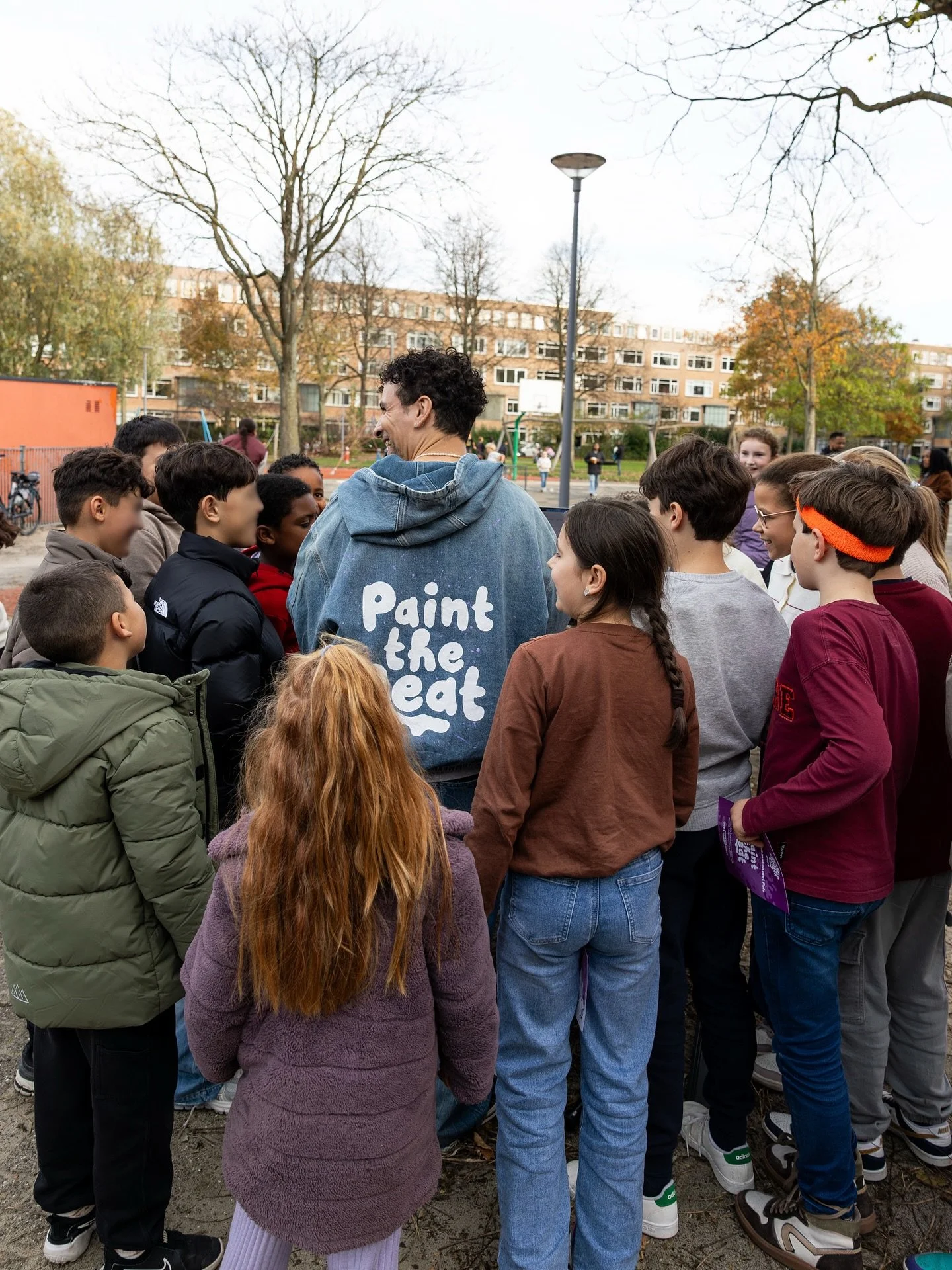 Kids op het plein in Blijdorp maken muziek met de SoundSplash&trade;-app samen met zanger Fais. 🎶🫟

Benieuwd hoe dat klonk en eruitzag? We droppen snel een video!

SoundSplash&trade; BBL 2025 is onderdeel van het SoundSplash&trade; Program | In sam
