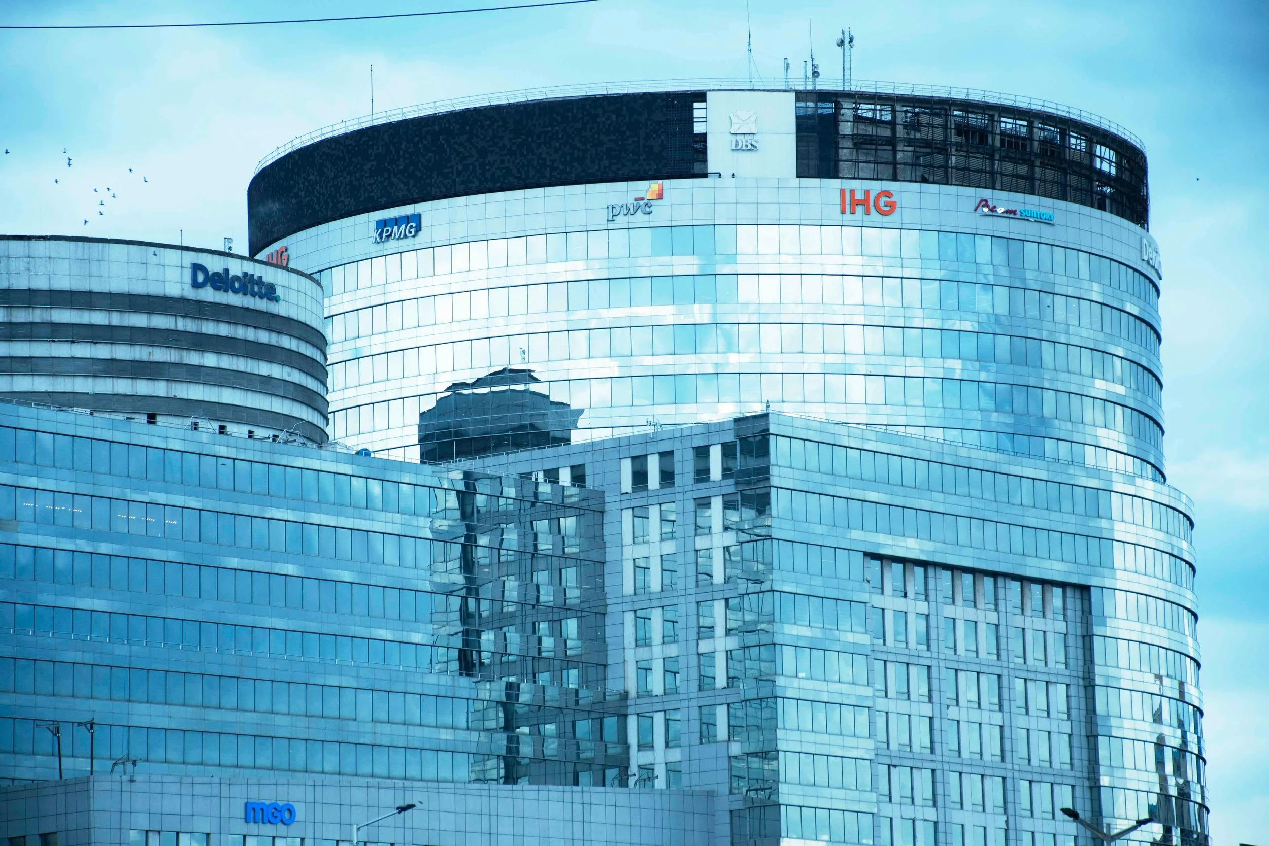 Αναδιάρθρωση στο επιχειρηματικό μοντέλο των εταιρειών του κλάδου «Big Four»
