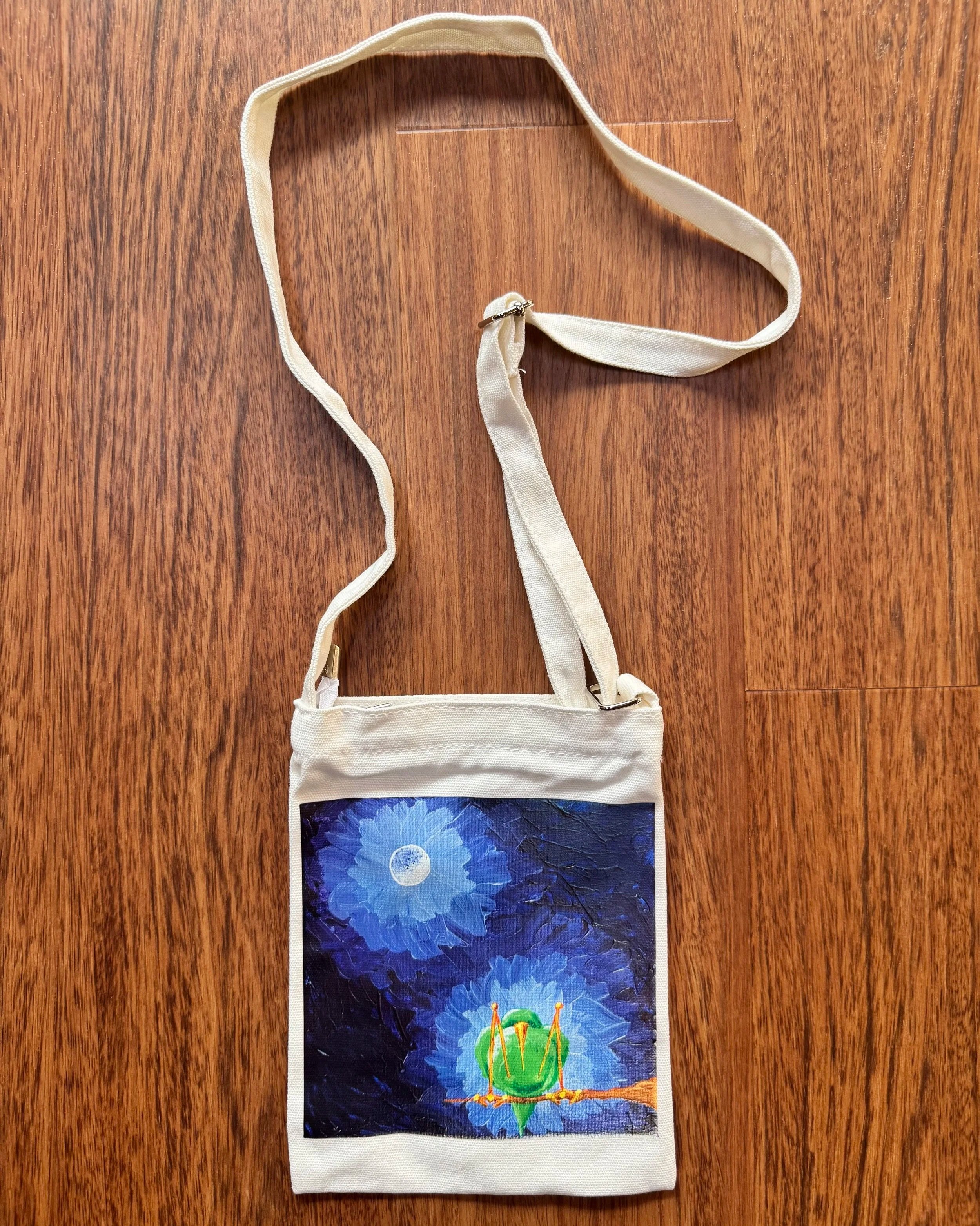 "squat" white cross body;
7" x 9";
$28.00