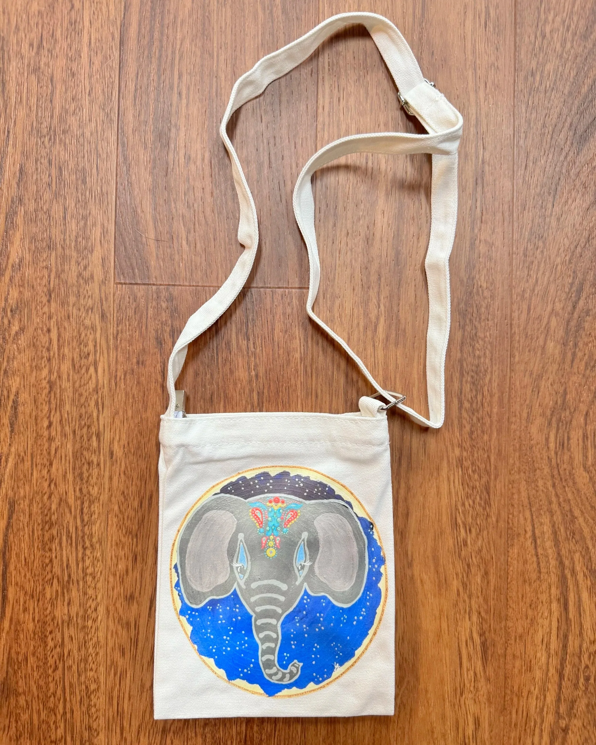 "hakini" white cross body;
7" x 9";
$28.00