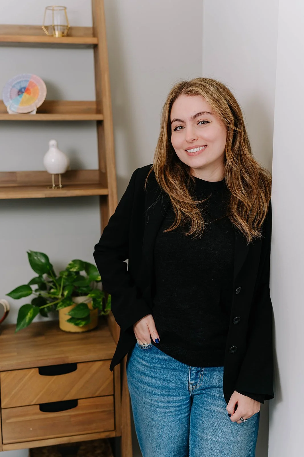 Gal Zohar, Psychotherapist, specializing in relational trauma and attachment-based therapy for clients across Ontario.