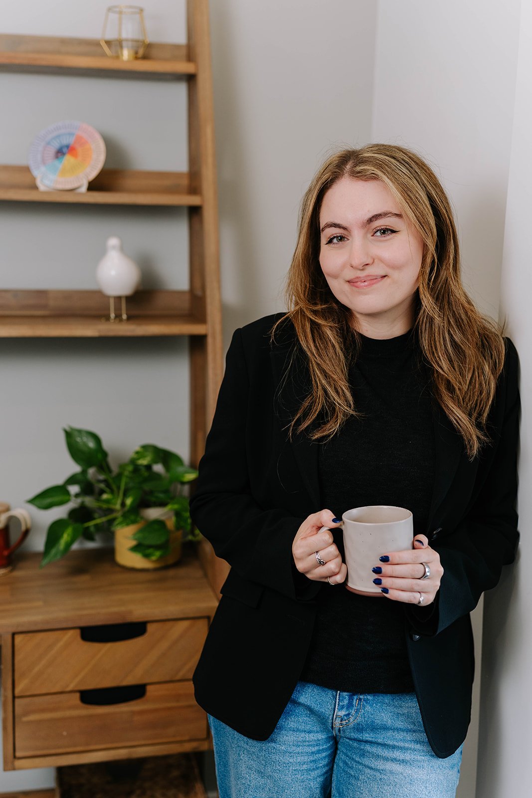 Gal Zohar, Psychotherapist, providing online attachment-based therapy and healing for relational wounds across Ontario.