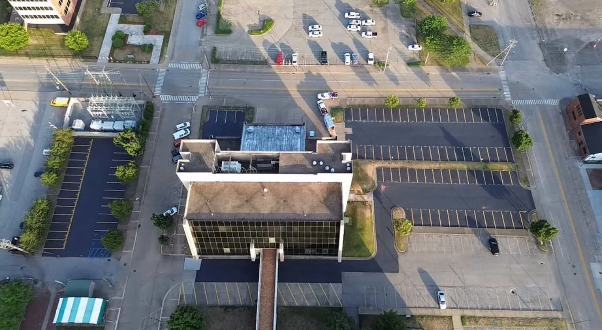 Parking Lot Sealcoating and Striping Benefits in Parkersburg, West Virginia