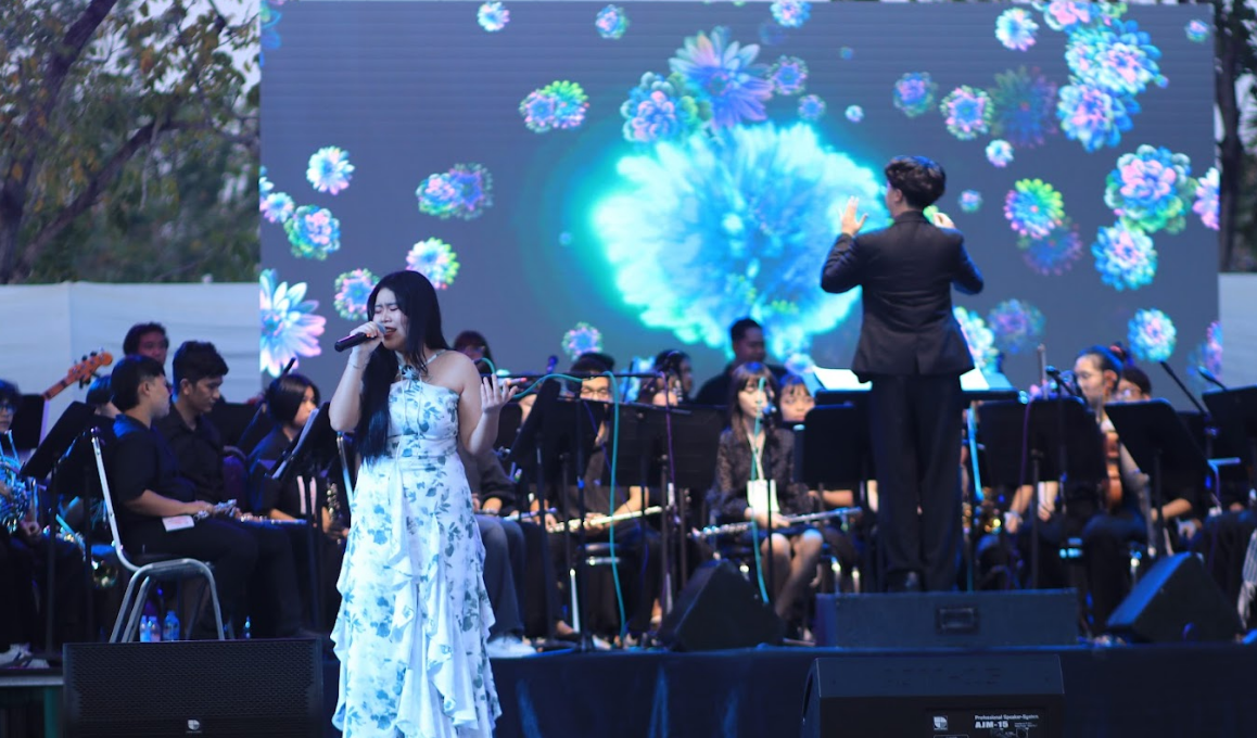 teacher-piyakarn-of-gozen-arts-performing-with-orchestra.png