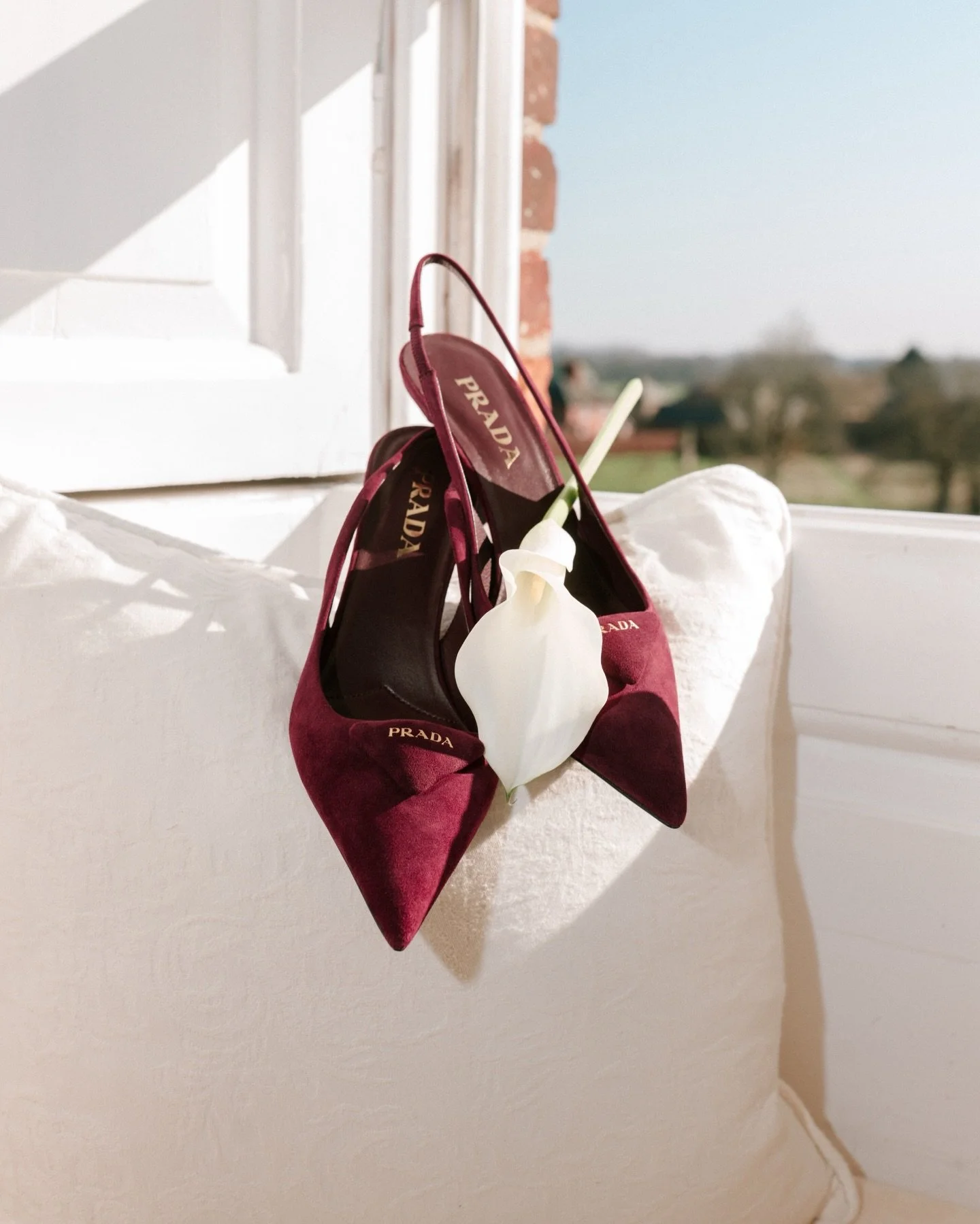 If there&rsquo;s one thing I truly love, it&rsquo;s capturing the details on a wedding day. The pieces you&rsquo;ve chosen with so much care, each one holding a part of your story 🤍

They might seem small, but they&rsquo;re what make a gallery feel 