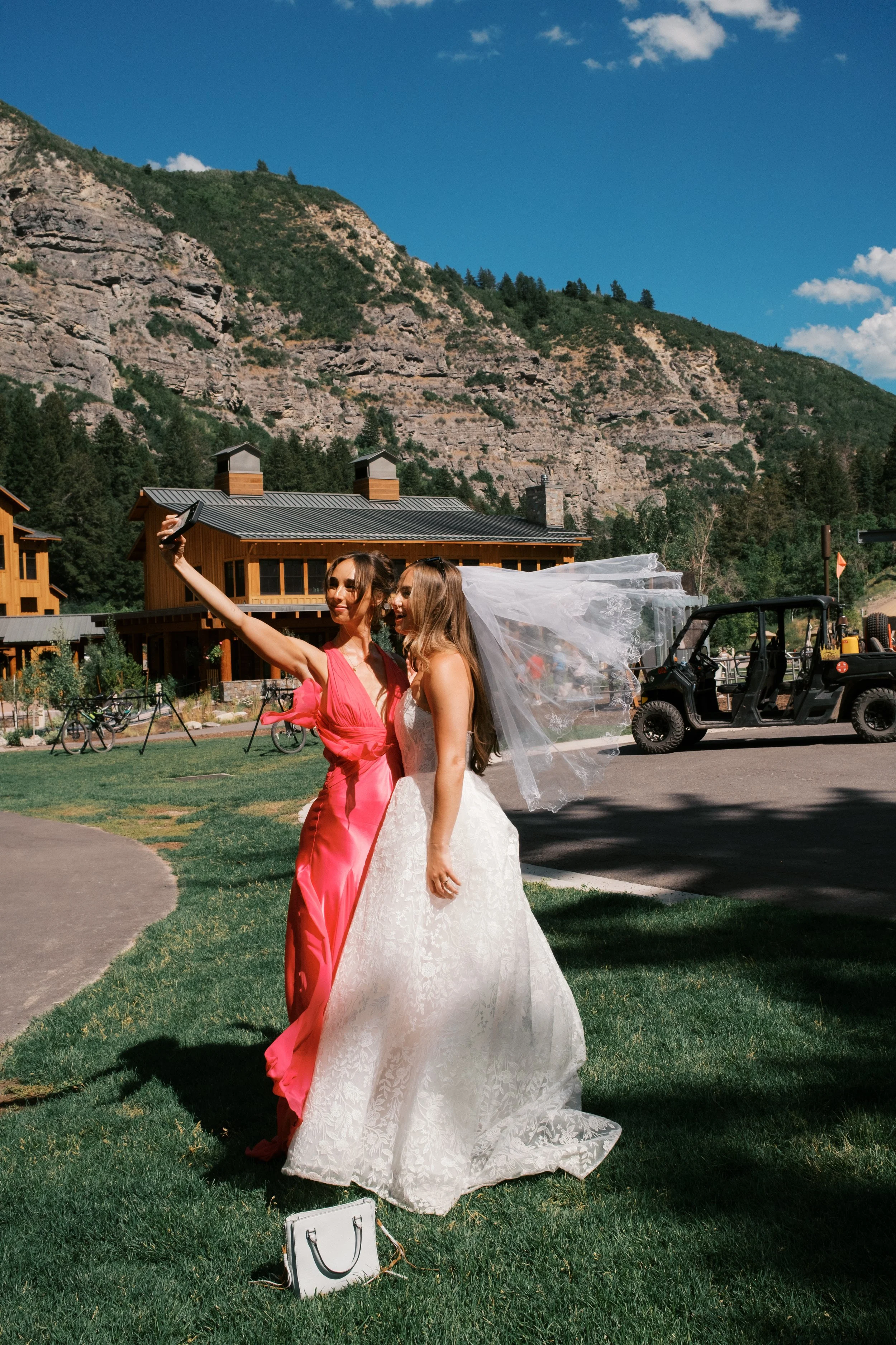 SarahJaneAustin_0015_AlyssaSorensonPhoto.jpg