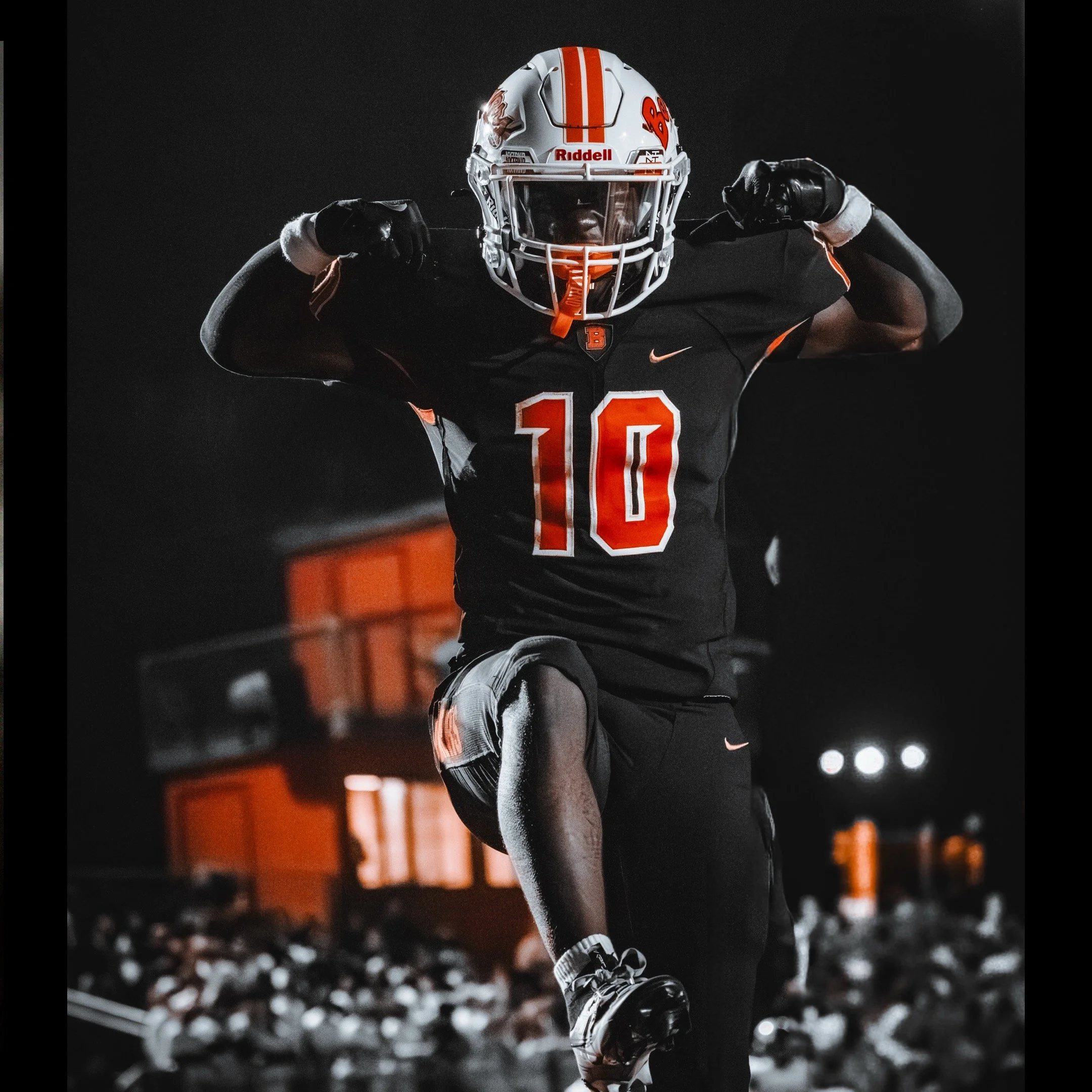 Lee_Football_Mtnside_G25.JPG